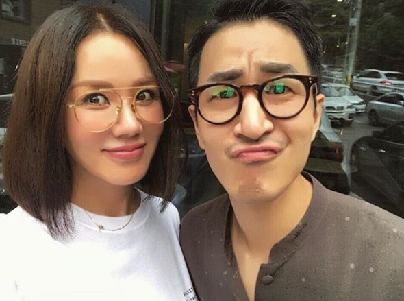 Uhm Jung-hwa revealed her loyalty to fellow Yun Jun-sung, who co-starred in Witchs Love.Uhm Jung-hwa posted a picture of her on September 16th with actress Yun Jun-sung, who appeared on TVN Witchs Love, which was aired in 2014, on her instagram.Im a good actor, I meet a wonderful work, he added.Yun Jun-sung said, I like the honest sister who says, If you wait, the waves come. I ate well. Next time, I have a drink.Thank you, sister.The netizens left a comment saying, Drama, who liked the love of witches, and good friendship.pear hyo-ju