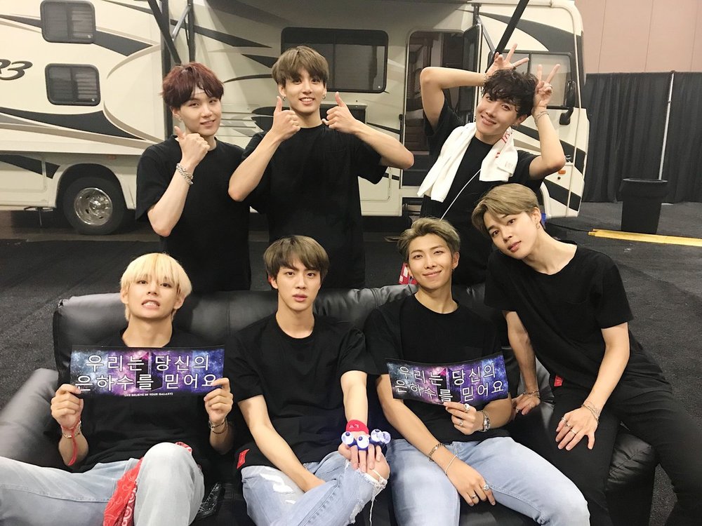 Boy group BTS (BTS/RM, J-Hop, Jean, Sugar, Ji Min, Vu, and Jung Guk) finished their first performance in Fort Worth, USA safely.On September 16 (Korea time), the official twitter of BTS said, [#Todays BTS] Thank you, Fort Worth! BTS Milky Way is right, Ami! Meet me again tomorrow!# Fort Worth 1st Performance and a photo was posted.The photo shows the members of the BTS who finished the performance sitting in the waiting space and taking pictures.Members are smiling with placards with the phrase We believe in your Milky Way.BTS will hold a global tour LOVE YOURSELF (Love Yourself) in Fort Worth for two days on the day and 17th and meet with local fans.After the performance of Fort Worth, he will continue his tour in Hamilton, New Work, Chicago, New York, London, England, Amsterdam, Germany, Berlin, France, Paris, Japan, Tokyo and Osaka.He will also appear on the late night talk show The Tonight Show Starring Jimmy Palen, a late-night NBC signboard in United States of America during North American performances.Big Hit Entertainment said, We have decided to appear, but details are being discussed.hwang hye-jin