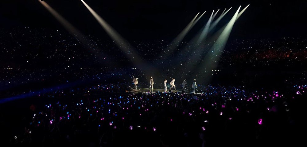 Boy group BTS (BTS/RM, J-Hop, Jean, Sugar, Ji Min, Vu, and Jung Guk) finished their first performance in Fort Worth, USA safely.On September 16 (Korea time), the official twitter of BTS said, [#Todays BTS] Thank you, Fort Worth! BTS Milky Way is right, Ami! Meet me again tomorrow!# Fort Worth 1st Performance and a photo was posted.The photo shows the members of the BTS who finished the performance sitting in the waiting space and taking pictures.Members are smiling with placards with the phrase We believe in your Milky Way.BTS will hold a global tour LOVE YOURSELF (Love Yourself) in Fort Worth for two days on the day and 17th and meet with local fans.After the performance of Fort Worth, he will continue his tour in Hamilton, New Work, Chicago, New York, London, England, Amsterdam, Germany, Berlin, France, Paris, Japan, Tokyo and Osaka.He will also appear on the late night talk show The Tonight Show Starring Jimmy Palen, a late-night NBC signboard in United States of America during North American performances.Big Hit Entertainment said, We have decided to appear, but details are being discussed.hwang hye-jin