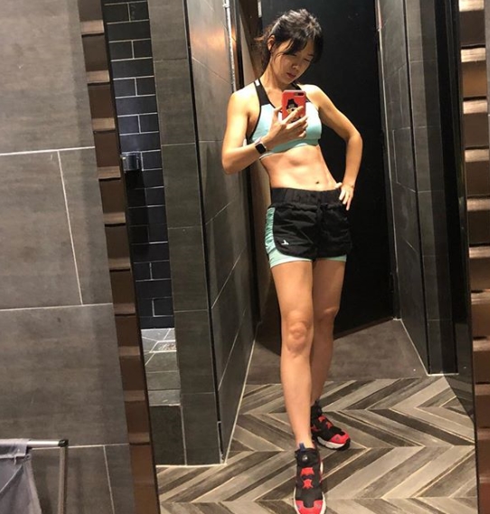 Luxury abs from Sun-yeong Ahn have been unveiledBroadcaster Sun-yeong Ahn wrote on his Instagram on September 16, I am a snowballer. Club for the money! Planet Fitness!After hexagonal date with me .The photo shows Sun-yeong Ahn, who boasts abs in gyms - an incredible figure to believe shes the childs mother.kim myeong-mi
