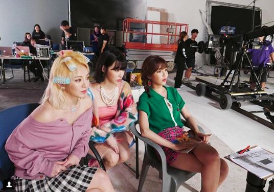 Girls Generation Hyoyeon, Sooyoungs new music video shot scene was released.Tiffany released a photo on her 16th day with an article entitled Trouble in night.each you music video 9/28 12AM EST+.In the public photos, Tiffany, Hyoyeon, and Sooyoung, who are dressed in colorful stage costumes, are seriously looking at somewhere at the music video shooting scene.In addition, the photos released on the Instagram story contain photos of three people looking at the camera with a unique expression, and expectations for the collaboration of Girls Generation are focused.Especially, in this photo, the word that Hyoyeon and Sooyoung appeared as a cameo in Tiffanys music video is attracting the attention of fans.Meanwhile, Tiffanys new single teach you music video will be released at 1 p.m. (Korea time) on the 28th.Photo: Tiffany Instagram