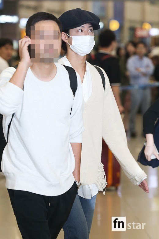 Actor Park Bo-gum arrived at Incheon International Airport after finishing the Music Bank in Berlin schedule in Berlin, Germany on the afternoon of the 17th.