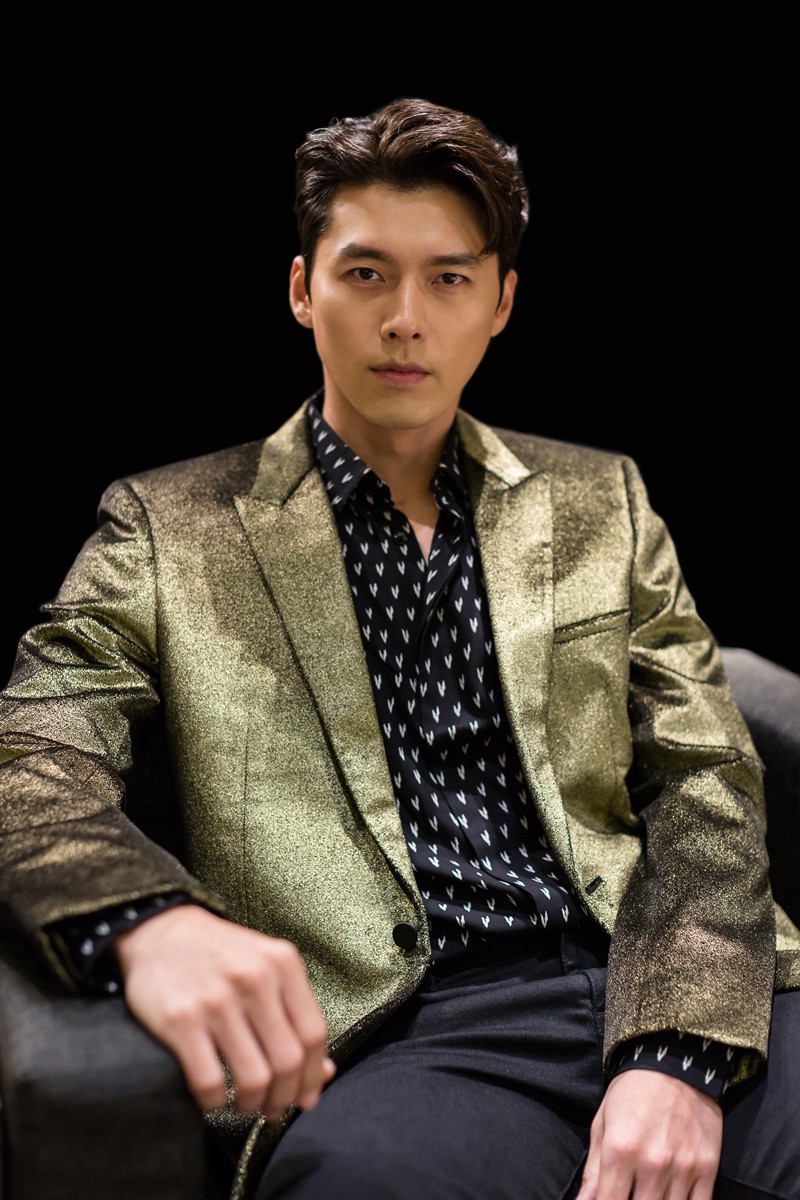 I rested for two or three months after Rampant, said Hyun Bin, who is about to release the movie Movie - The Negotiation (directed by Lee Jong-seok) in an interview at a cafe in Palpan-dong, Seoul on the afternoon of the 17th. Movie - The Negotiation and Rampant tvN drama Memories of Alhambra PalaceAsked if he could not love because he was busy, he said, I am busy. I do not intend to have a love.After Movie - The Negotiation, Rampant will be promoted by the time of the opening of the second stage.When Rampant is over, the drama begins again. Movie - The Negotiation is a crime entertainment film in which the worst hostage situation ever occurred in Thailand and crisis Movie - The Negotiation begins a lifetime of Movie - The Negotiation to stop the hostage-taker Min Tae-gu within the time limit.Hyun Bin was the first villain in her career; it will be released on the 19th.