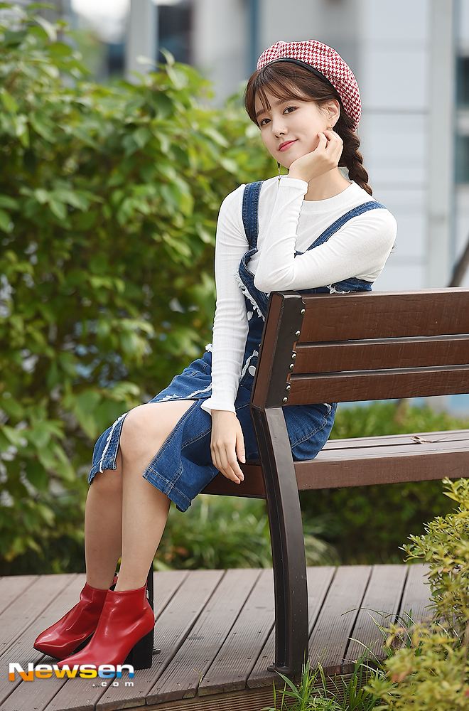 Unity (Uijin, Yebin, Ansia, Yunjo, Lee Hyunjoo, Yang Jiwon, Woo Hee, Jien, and Lee Soo-ji) The round interview commemorating the release of the Goodbye album Start to Know the End was held on September 13 in Blue Square, Yongsan District, Seoul.Unity Yang Jiwon poses ahead of the interview.You Yong-ju