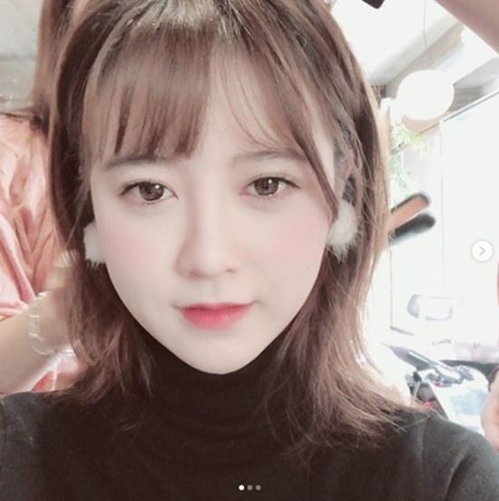 Ku Hye-sun, the age-old appearance .. Full of loveliness <p>On the 17th, Ku Hye-sun posted a piece of photograph with a sentence Snow Crystal on his instagram.</p><p>Ku Hye - sun in the published photograph is undergoing hair makeup. Ku Hye-sun is looking at the camera with snow-like earrings, but as long as he holds Beautiful looks, he draws Snowy Road.</p><p>Ku Hye-sun will appear as the first guest on the MBC Talk Nomad - give generously to give that will be broadcasted for the first time on the 21st.</p>