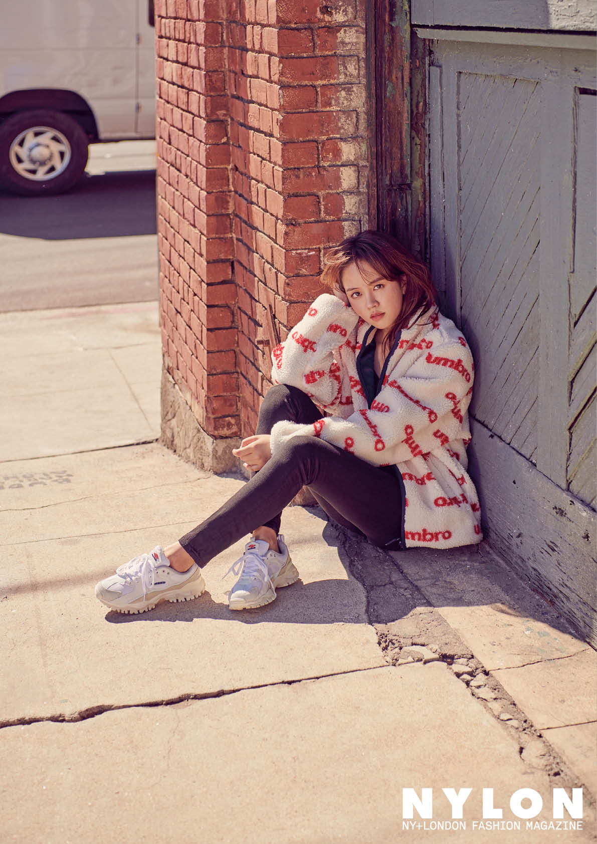 A beautiful picture of Actor Kim So-hyun has been released.The LA picture, which contains Kim So-hyuns 20-year-old story released through the fashion magazine nylon (NYLON), features a variety of charms ranging from a unique feminine atmosphere to a sporty feeling.Kim So-hyun in the public picture proposed FW season trend through down item styling of the fly short jacket and short styling.Especially, mature eyes and alluring visuals attract Eye-catching.On the other hand, Kim So-hyuns picture can be seen in the October issue of nylon.photo-nylon-provided