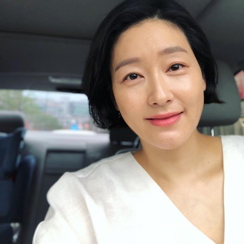 Jin-hie Park said through his instagram on the 18th, The way to Seoul. I go today and come back today. And tomorrow again. Mommy to feed warm breastfeeding.Lets hold it and look at it. Selfie. I like it for a long time. Lets cheer up. In the open photo, Jin-hie Park is wearing a white top and shooting Selfie in the car.Jin-hie Park smiled brightly and stared at the camera, attracting Eye-catching with a simple yet innocent atmosphere.Meanwhile, Jin-hie Park joined the middle of Choi Ja-hye in the end SBS drama Return in March.