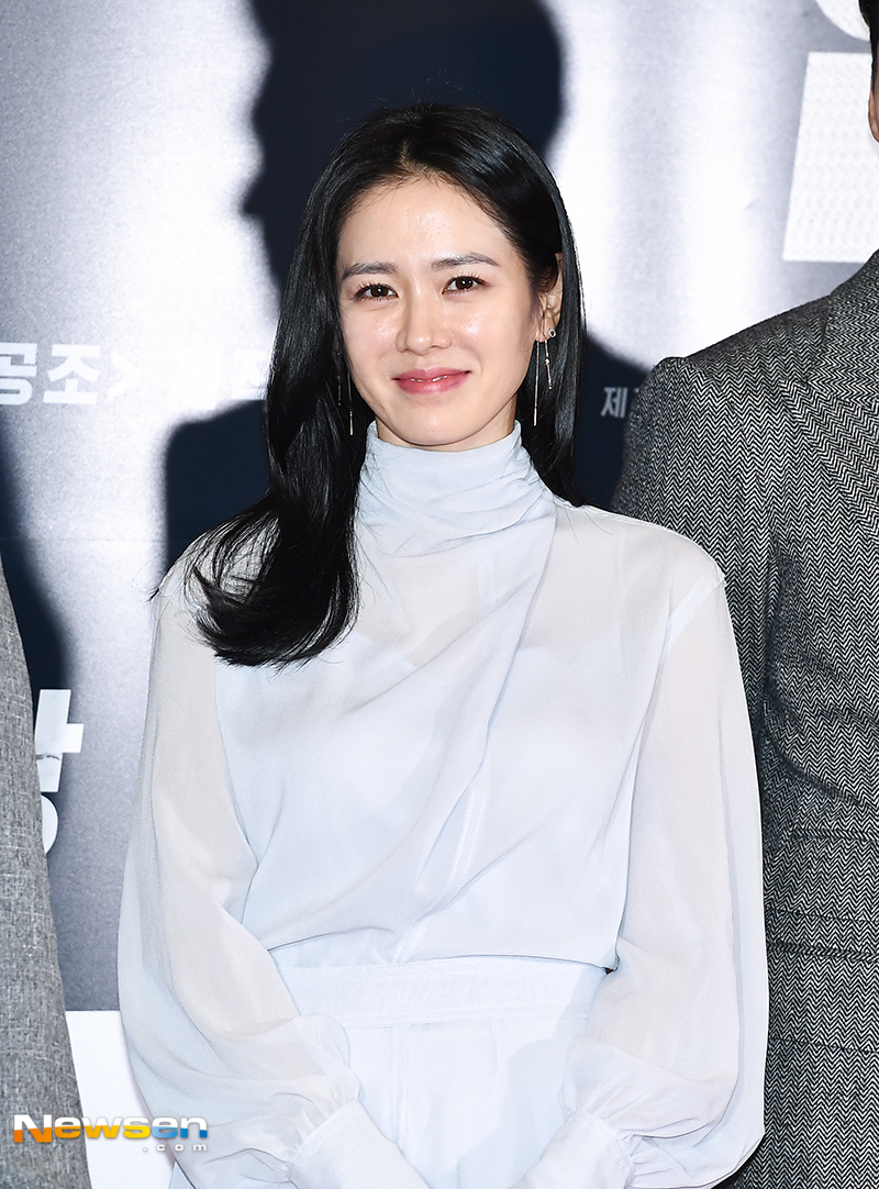 The VIP premiere of the movie Movie - The Negotiation was held at CGV Yongsan IPark Mall on September 17th at Han River in Yongsan District, Seoul.Actor Son Ye-jin attended the ceremony.Meanwhile, Movie - The Negotation (director Lee Jong-seok), starring Son Ye-jin, Hyun Bin, Kim Sang-ho, Jang Young-nam, and Jang Kwang, is the worst hostage in Thailand, and the crisis Movie - The Negotation is the one Movie - The Negotation Its a crime entertainment movie that starts gotiation.It will be released on September 19.yun da-hee