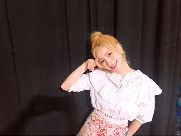 Group TWICE member Dahyun unveiled Selfie in commemoration of TT Music Video 400 million views.Dahyun posted a picture on the official Instagram of TWICE on September 18 with an article entitled TTs 400 million views.Inside the picture was a picture of Dahyun staring at the camera with his head on both sides.Dahyuns Chapsal-tteok-like skin and large, clear-eyed look add fresh charm; Dahyuns playful smile is also attractive.The fans who heard the news responded Congratulations, It is really cute, It was possible because it was also a tweaker! It is really best.delay stock