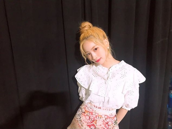 Group TWICE member Dahyun unveiled Selfie in commemoration of TT Music Video 400 million views.Dahyun posted a picture on the official Instagram of TWICE on September 18 with an article entitled TTs 400 million views.Inside the picture was a picture of Dahyun staring at the camera with his head on both sides.Dahyuns Chapsal-tteok-like skin and large, clear-eyed look add fresh charm; Dahyuns playful smile is also attractive.The fans who heard the news responded Congratulations, It is really cute, It was possible because it was also a tweaker! It is really best.delay stock