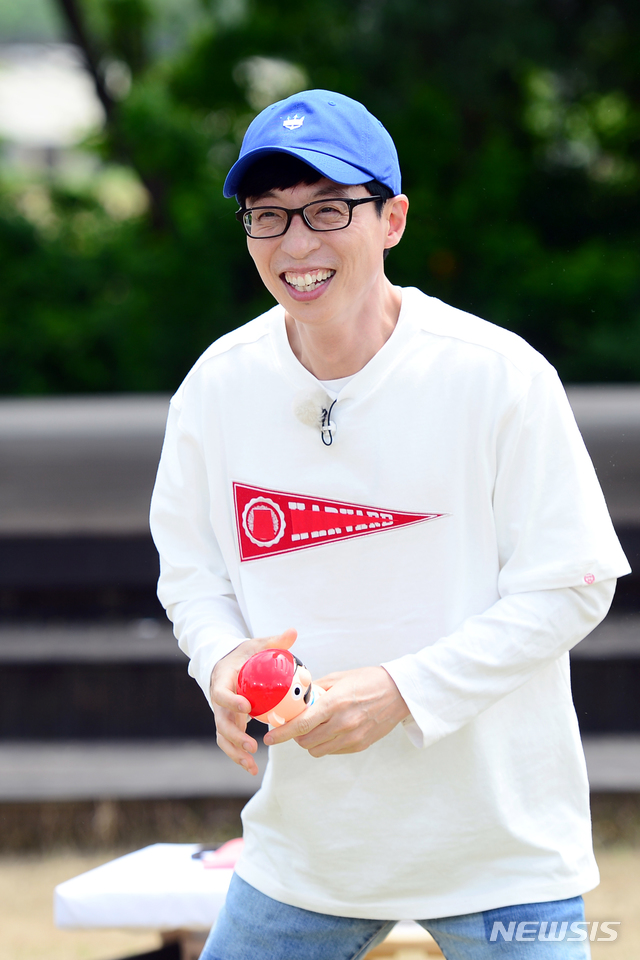 Yoo Jae-Suk, make new entertainment... Running Man with former PD I will again cooperate with Jung Chul-min PD who led Running Man.Jung PD said, I recently planned the program while having a break. He asked Yo Jae-Suk to join me and responded happily.I will spur the production of the program. The specific contents and timing of the new entertainment program are being discussed.