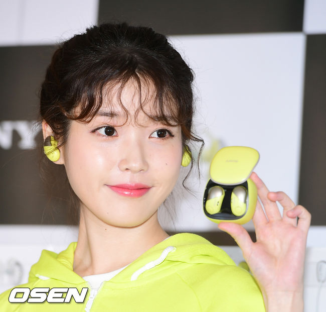Singer IU has once again taken the lead in good deeds with Donation, and it is more supported because it is IU that has been warmly conveyed with steady good deeds.It is more meaningful because it is a model for the public.IU recently delivered 100 million won of Donation money to the Konyaspor Umbrella Childrens Foundation, a global child welfare representative organization, along with fan club Yuana, on the 10th anniversary of its debut.It is a Donation Fund for Grandparent Family and Low-income Youth Scholarship under the joint name of IU and fan club.In May, the IU delivered a donation of 100 million won to support domestic and foreign children to the Konyaspor Umbrella Childrens Foundation for Childrens Day Pretty Girl.In the name of Lee Ji-eun, he practiced the teacher while delivering the donation secretly.The IU has been steadily participating in the Donation activities and has had a good influence.He has been steadily interested in Donation for marginalized children, as well as attracting public attention through Donation.IU is the sea that did not spend 100 million won for domestic underprivileged children who are living hard due to India difficulties such as single parents and Grandparent family ahead of Childrens Day Pretty girl in 2015.In addition, for the five college students who had difficulty in entering the university due to India difficulties last year, they also provided 20 million won for tuition and dormitory expenses through the Konyaspo Umbrella Childrens Foundation.In March, the Korea Deaf Association sent 50 million won to the Deaf Elderly Support Center in Seoul, which is a Donation fund totaling over 300 million won.In addition, the IU is practicing warm sharing for its juniors. Through Dongduk Girls High School, which is a school, IU has continued to provide college tuition for difficult juniors.It is an IU that has created a so-called IU scholarship and has been practicing sharing without giving solid support for juniors.The reason why IUs Donation is more cheered is because there has been a steady good deed.IU fans as well as IU fans have been participating in the Donation with a steady warm heart. IU also conveyed gratitude by delivering Donation money in a joint name with the fans.IUs fandom has also continued to do warm good work, such as donating to various organizations in the name of IU.In addition to delivering money several times, donating blood donations and practicing good deeds while continuing volunteer activities.So the good deeds and moves of the IU are being cheered more.The steady good deeds of the IU are a model for the public and lead to the spread of the Donation Cultural Revolution, which is showing good influence.It is a good example of Donation, leading the Donation Cultural Revolution virtuous cycle of star and fandom.DB, Kakao M offer