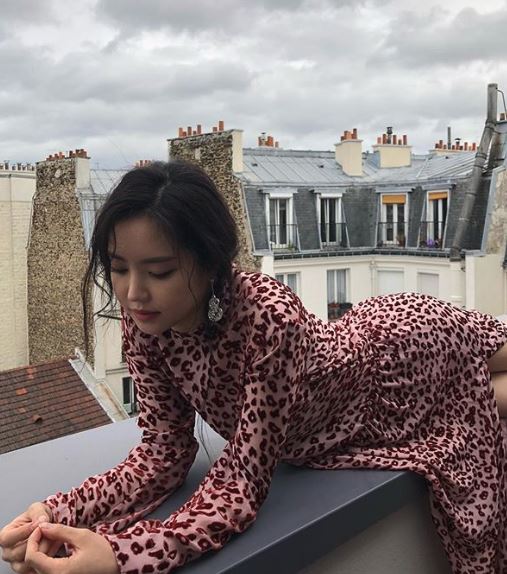 Son Na-eun shows off goddess beauty in Pink Hopi Reservation One PieceSon Na-eun released his B-cut of the Nylon Korea France pictorial on his 18th day instagram.In the photo, Son Na-eun, who is wearing a Pink Hopi Reservation One Piece in France Paris and shows off his colorful appearance, is shown.Especially in the picture that is smiling wide, the old-fashioned atmosphere attracts attention.On the other hand, Son Na-eun is loved by many as a sole advertising model in major fields such as food and beverage, handbag, cosmetic, and sports brand.Photo: Son Na-eun Instagram