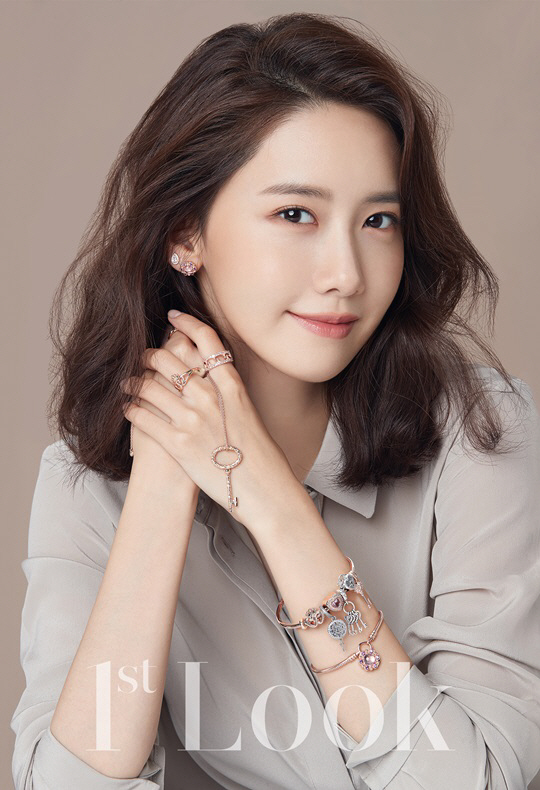 Im Yoon-ah, a multi-talented stone who came back to us as a center for Oh, GG from Girls Generations Center, is the first impressions with the global jewelry brand PandoraThe picture was released.Im Yoon-ah, who was preparing for the new activity of Oh!gg (Oh Ji-ji) last summer when even the asphalt was burned under the burning sun, was busy with the busy schedule without snow nose.I visited the studio of Gangnam Motto to proceed with the picture.Last summer, when it was really hot, I met with fans on the Asian fan meeting tour, without vacation, and Im Yoon-ah, who would have spent filming the movie Exit in the crankin.Im Yoon-ah, who seems to accept the current situation slowly and leisurely, was the natural and lovely sister of detective Kang Jin-tae who met in the movie Hyojo.Im a good play-off character, but Im very shy when I see strangers, and if the shooting scene is comfortable and lively, the ad-lib bursts out, she said, entertaining all of the studios staff with a natural and luxurious smile in the middle of the pose.When I left the camera angle with makeup modification, I was active in promoting the movie Exit which is being filmed nowadays.Im Yoon-ah said, It is a vice president of the convention hall. She is a responsible and active woman. She happens to meet her senior Yongnam (Kyeong-seok Seok) during her college club and begins the story. I face the danger of toxic gas and there is a dynamic situation escaping from the scene.I am so glad to be able to meet with my fans in interviews and pictures after a long time. I will make many opportunities to say hello.Hopefully, in 2018, when youre not long away, youll be full of happy times: First ImpressionsIm Yoon-ah, please love me a lot. Im Yoon-ah, who liked to be hairy, bright and laughing, but also shy.I sensed that her tomorrow, which delivered laughter and impression to many people with the message in the song, the power in the ambassador, and the naturalness shown in the entertainment, was unchanged in the back view of Im Yoon-ah, who left the studio after shooting the picture.Im Yoon-ah and First Impressions selected as campaign muses for Danish jewelery brand PandoraThis picture together is published on September 20th.It will be released in 163.