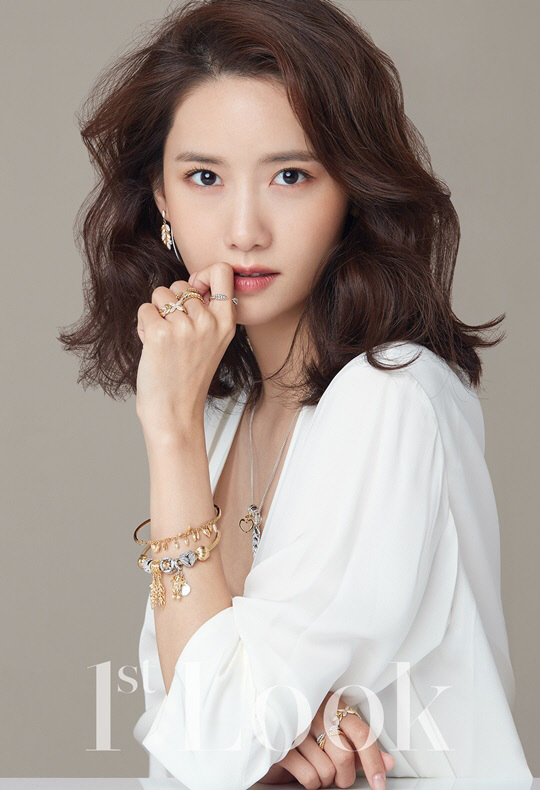 Im Yoon-ah, a multi-talented stone who came back to us as a center for Oh, GG from Girls Generations Center, is the first impressions with the global jewelry brand PandoraThe picture was released.Im Yoon-ah, who was preparing for the new activity of Oh!gg (Oh Ji-ji) last summer when even the asphalt was burned under the burning sun, was busy with the busy schedule without snow nose.I visited the studio of Gangnam Motto to proceed with the picture.Last summer, when it was really hot, I met with fans on the Asian fan meeting tour, without vacation, and Im Yoon-ah, who would have spent filming the movie Exit in the crankin.Im Yoon-ah, who seems to accept the current situation slowly and leisurely, was the natural and lovely sister of detective Kang Jin-tae who met in the movie Hyojo.Im a good play-off character, but Im very shy when I see strangers, and if the shooting scene is comfortable and lively, the ad-lib bursts out, she said, entertaining all of the studios staff with a natural and luxurious smile in the middle of the pose.When I left the camera angle with makeup modification, I was active in promoting the movie Exit which is being filmed nowadays.Im Yoon-ah said, It is a vice president of the convention hall. She is a responsible and active woman. She happens to meet her senior Yongnam (Kyeong-seok Seok) during her college club and begins the story. I face the danger of toxic gas and there is a dynamic situation escaping from the scene.I am so glad to be able to meet with my fans in interviews and pictures after a long time. I will make many opportunities to say hello.Hopefully, in 2018, when youre not long away, youll be full of happy times: First ImpressionsIm Yoon-ah, please love me a lot. Im Yoon-ah, who liked to be hairy, bright and laughing, but also shy.I sensed that her tomorrow, which delivered laughter and impression to many people with the message in the song, the power in the ambassador, and the naturalness shown in the entertainment, was unchanged in the back view of Im Yoon-ah, who left the studio after shooting the picture.Im Yoon-ah and First Impressions selected as campaign muses for Danish jewelery brand PandoraThis picture together is published on September 20th.It will be released in 163.