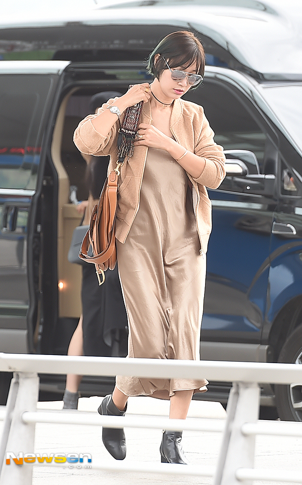 Byun Jung-soo and daughter Ryu Chae One leave for Italy Milan via Incheon International Airport on the morning of September 19th to attend 2019 SS Milan Fashion Week.Byun Jung-soo is heading to the Golden Gate Bridge on the day.You Yong-ju