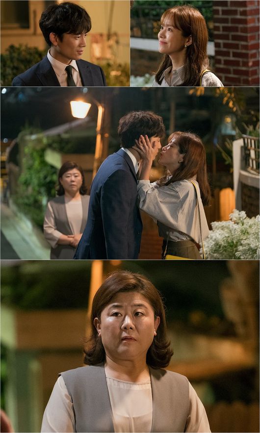 Knowing Wife Ji Sung and Han Ji-min shoot off the excitement with a more romantic romance.The TVN tree drama Knowing Wife (director Lee Sang-yeop, playwright Yang Hee-seung) caught the dating scene of Ji Sung and Woojin (Han Ji-min), who caught a second before kissing her mother (Lee Jung Eun), on the 19th, and stimulated curiosity.Ju-hyuk and Woojins one-time if romance, which has stimulated empathy and affection with imagination that anyone would have imagined once, leaves only the final chapter.There is a growing curiosity and expectation about the last meeting how the two people who have found each others place, which was the only love that turned around, will change their fate and reality.In the open photo, Joo Hyuk and Woojin enjoy the moment of love that they have found again at the end of the day.As if not wanting to fall for a moment, the eyes that were facing each other like magnets were about to lead to kissing, and the expression of the color of Woojin mother (Lee Jung Eun), who appeared without sound, is exquisitely entangled and laughs.Woojin Moms nervous expression, which witnessed her daughters love scene, also raises questions about what it means.Many of the presents have changed with the past of Joo Hyuk and Woojin, and Woojins mother was living a lively life with a healthy figure and holding up to Sales King.Although he was suffering from Alzheimers disease, only the Chou West was a Woojin mother who was Memory, but he was saddened by the fact that he could not remember Juhyeok at all.I wonder more about the impact of Woojin mother on the more romantic romance of Joo Hyuk and Woojin that started again.Joo Hyuk is curious whether he can become a beloved cha western of Woojin mother again.The production team of Knowing Wife said, The romance of Joo Hyuk and Woojin, who came back to each other in search of their place, develops more sweetly and affectionately as the time they were away.I hope you can expect how the direction of the if-romance between Joo Hyuk and Woojin, which has become solid without shaking, will develop until the end.tvN offer