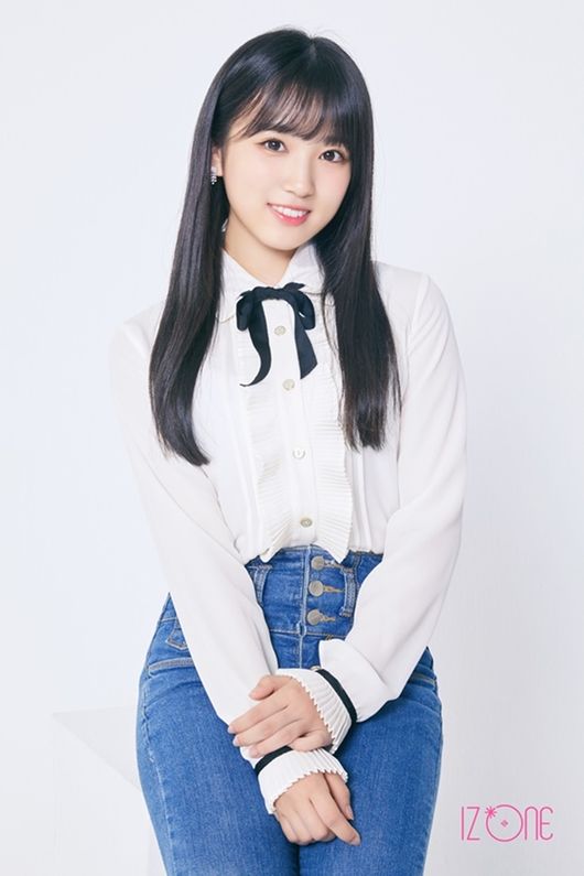 Choi Ye-na, Ahn Yu-jin and Nako Yabuki have emerged as the third runners to release the profile image of ProDeuce 48 girl group IZ*ONE.Aizwon posted a personal official profile photo of three members of Choi Ye-na, Ahn Yu-jin and Yabuki Nako through the official SNS channel at 0:00 on the 19th.Like the profile photos of the members released earlier, the three members wearing white tops and jeans gave off their charming visuals that captivated the fans at once.From Choi Ye-na, who shows off her cute beauty that causes her protective instincts, to Ahn Yu-jin, who boasts a fresh visual like a heroine in a youth movie, to Yabuki Nako, who appeals to both cuteness and innocence with a doll-like beauty, the three members in the profile image are causing the netizens entrance with exquisitely different charms.IZWON has been opening its personal profile images sequentially since the 17th.The official profile photos of three members, Jang Won-young, Miyawaki Sakura and Jo Yu-ri, which have not yet been released, will be unveiled at 0:00 on the 20th.Project girl group Aizwon, which was born through cable channel Mnet survival program ProDeuce 48, is led by Jang Won-young, Miyawaki Sakura, Jo Yu-ri, Choi Ye-na, Ahn Yu-jin, Yabuki Nako, Kwon Eunbi, Kang Hye Won, Honda Hitomi, Kim Chae Won, Kim Min-joo, It consisted of a total of 12 members.IZWON, which recently launched its official SNS channel in earnest, has exceeded 10 million hearts in 15 minutes after the start of broadcasting in the surprise V-live that has recently been underway, and the number of official Instagram followers has already exceeded 200,000 before its official debut.IZWON plans to accelerate preparations for its debut next month.IZ*ONE official SNS offer