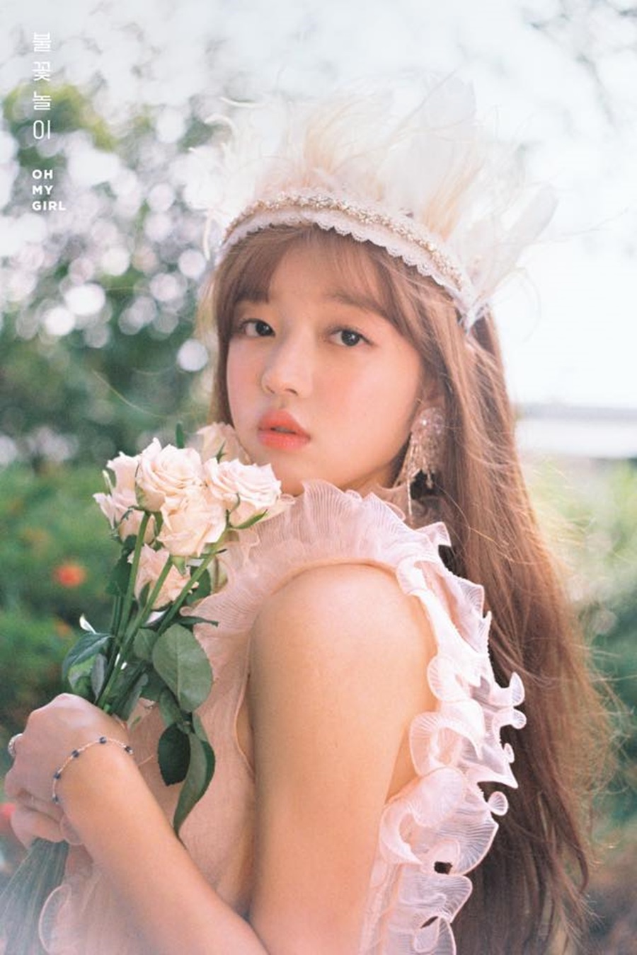 It is a concept that is out of the expectation, and it leads to the reaction of OH MY GIRL. Concept fairy, this word best expresses OH MY GIRL.OH MY GIRLs comeback makes everyone look forward to it, as it always comes back to a different concept.The expectation that this concept was this concept last time, this time is meaningless in front of OH MY GIRL.When everyone is tilting their heads, OH MY GIRL has created the concept as the color of OH MY GIRL and built the genre of OH MY GIRL.This time, too.OH MY GIRL, which sang about its own wishes with the Secret Garden in January and delivered comfort, hope and healing, wore a cute charm that could not be opposed to the first unit OH MY GIRL Banhana.OH MY GIRL, which has always exceeded expectations, is the sixth mini album released this time, Remember Me.OH MY GIRL, which collected topics from the comeback promotion to the unexpected teaser image, changed first from visual to costume.It was a concept fairy, but change was always worrying.When I first heard it, I had an EDM sound that was more intense than I thought, but it was nice to have a different concept.I was worried about how to do it by burying the color of OH MY GIRL. I was concerned about voice tone, choreography, facial expression, and performance.Its true that OH MY GIRL is heavily colored, but Im worried about it. (Hyojeong)The EDM sound is intense, but the more I go back, the more Suh Jung and emotional I think of the Secret Garden.I thought you might look intense at first when you hear it, but youd be getting more and more Feelings familiar with the color of OH MY GIRL. (Mimi)To be honest, I dont think its a concept that many people have been waiting for OH MY GIRL.It is different from the concept that many people expect, but I think this is the color of OH MY GIRL.I want to show you that our musical spectrum can be wider in this album, so I wanted to challenge it more, and I prepared it harder. (Binnie)The title song Fireworks Wednesday, which begins with an intense EDM sound like the words of OH MY GIRL members, is quite different from the Secret Garden, which won the first trophy to OH MY GIRL eight months ago.But behind the intense EDM sound, Suh Jung lyrics and OH MY GIRL members voices are put on, giving a little more intense healing.It can be reminiscent of the second secret garden.In particular, Fireworks Wednesday has a strong vocal capacity for Binnie, adding to the fun of listening as Mimis rap part increases.I think its time to prepare the album from the moment its a blank season, so I practiced singing a lot because I wanted to show you a good figure, and I tried to sing with various singing methods and vocals.There are many sounds in this song, and I have done a lot of research by changing the method of singing to emphasize it more.  (Binnie)The previous songs with the rap had a rap atmosphere, so there was a free atmosphere when I recorded it.But if there is a reason why it was so hard this time, I thought that if I rap the point between song and song and rap strongly, I could ruin the song atmosphere.I recorded it so that I could fit in as well as I could, so that I could get it on the song as well as possible, and there is a part that the members respond to, and I am enjoying the stage with energy from it. (Mimi)Fireworks Wednesday, which contains hidden efforts by OH MY GIRL, is receiving good response at the same time as it is released.It is a new concept, but the response of OH MY GIRL proved that the length of the OH MY GIRL was not wrong.I liked the response of OH MY GIRL, which I believe and listen to.Even if you have a lot of concepts, it seems that OH MY GIRL melts in the style of OH MY GIRL, and many people believe that OH MY GIRL is like this.It was a thank-you response to the fact that we could feel that what we were doing was not wasted and rewarding. (YooA)Ive changed my costume and makeup, and I appreciate the new but the fans love of it. I appreciate the charm. (Arin)Tell them its good to see our stage during the recording, so Im confident on stage, and Ive never seen a look at us in a good way when Ive seen a direct response.Weve never had a great concept before. I think were getting a new chemie with our fans. (JiHo)OH MY GIRL members who are decorating the music broadcasting stage in a good response also said that they can watch and listen to Fireworks Wednesday more fun.I hope you can take a good look at the camera-like gesture, and theres a part in the choreography that contains the April constellation, the oxen, as it is a song that recalls and remembers beautiful memories.Since April is our debut month, I want you to see Miracle (name of fan club) and choreography with our memories.  (Seung Hee)Theres a big group of members making watches in Seung Hees part. Theyre so pretty.And in the early Do you Remember part, I have a hand-written expression of our support rod, Dee My Bong, and I want you to find it. (JiHo)The members of the OH MY GIRL have good performance, good singing, but they have different concepts.I would like you to concentrate on how the members digest this concept, how they create the atmosphere, and how they express it.Ill show you some nice performance, so please look forward to it. (YouA)I think that the song Fireworks Wednesday is a song that has been well-regarded by each member as many Feelings.I want you to see the unique tone and vocal aspect of the members.  (Binnie)