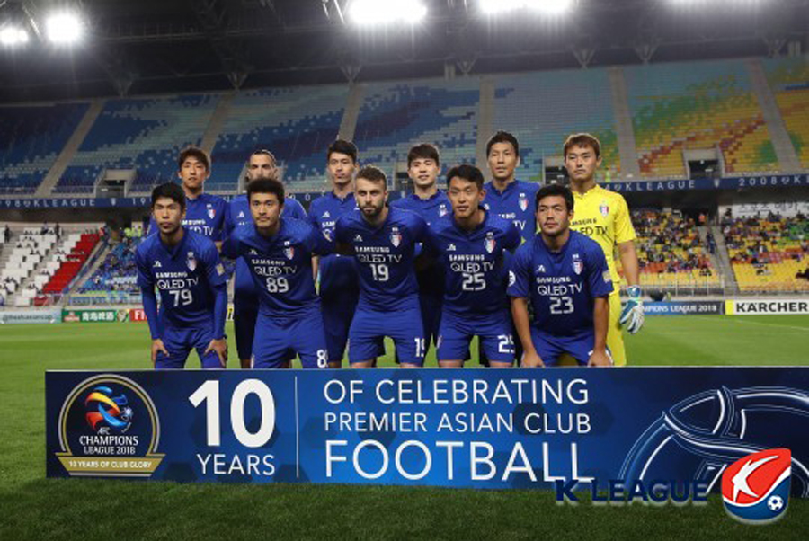 Suwon FC Samsung Lions advanced to the quarter-finals after a long time.The Suwon FC Samsung Lions lost 0-3 to North Jeolla Province Hyundai in the second leg of the 2018 Asian Football Confederation (AFC) Champions League quarter-final kick-off at 7 p.m. on Wednesday at the Kuwon FC World Cup Kyonggi Stadium.However, Suwon FC entered the penalty shootout with a total of 3-3 thanks to a 3-0 win in the first leg and succeeded in reaching the semi-finals in seven years.Selection roster: North Jeola Province needing goals, Suwon FC to stopHome side Suwon FC pulled out 4-1-4-1 PoTheresa Maytion, Dejan on the one-top, Lim Sang-hyub, Sarich, Lee Jong-sung and Han Ui-kwon were placed in midfield.The defensive midfielders were built by Park Jong-woo, and the defenses were built by Lee Ki-je, Cho Sung-jin, Kwak Kwang-sun and Choi Sung-geun.Expeditionary team North Jeola Province chose 4-2-3-1 PoTheresa Maytion.Adriano on the front line, Lee Seung-gi, Brook Lopez and Han Kyo-won on the second line.The midfield consisted of Son Jun-ho and Hong Jin-Ho, and the four bags were composed by Choi Cheol-soon, Choi Bo-kyung, Kim Min-jae and Lee Yong; the goal was guarded by Song Bum-geun.First half: North Jeolla Provinces quick score, atmosphere burns North Jeolla ProvinceKyonggi was led by North Jeola Province, who needed a score; in the third minute of the first half, Son Jun-ho was briefly treated for clashing with Lee Gi-je during the competition.In the fifth minute, Lee Jong-sung was warned by Lee Seung-gi for a rough protest; Son Jun-ho, who had fallen in the seventh minute, eventually stepped down to the bench.North Jeola Provinces goal was scored in the 10th minute, with Adriano shaking the net after he even beat the goalkeeper inside the penalty box.Adriano, who had a pass from Brook Lopez in the 19th minute, penetrated but was offside; in the 21st minute Hong Jeong-Ho fell inside the penalty box.Hong Jin-Ho strongly appealed to the referee, but Kyonggi went ahead as it was; Suwon FC also sought to score without backing down.In the 25th minute, Han Han-kwon attempted a bold breakthrough, but was blocked by defense.Han Kyo-wons breakthrough in the 32nd minute was long; Suwon FCs quick counterattack in the 37th minute was lost due to the inaccurate last pass.In the 39th minute, Park Jong-woo was warned by a rough tackle in the process of preventing Lee Seung-gi from breaking through; as time went by, Kyonggi was concentrated in a midfield fight.Brook Lopezs pass to Han Kyo-won in the 43rd minute was a little long; the first half ended so 1-0.Second half: North Jeolla Provinces back-to-back goal, Adrianos missAs the second half began, Suwon FC came to Kyonggi with a slightly aggressive run; an extra goal from North Jeola Province was scored in the fourth minute of the second half.Lee Seung-gis cross was solved by Choi Bo-kyung, shaking Suwon FCs goal.The score allowed North Jeolla Province to turn Kyonggi into the starting line now with just one more goal.North Jeola Province, which has been in the mood, pulled out a Baro replacement card, with Choi Bo-kyung out and Lee Dong-gook in.Suwon FC also pulled out a replacement card: Lim Sang-hyub and put in Gu Ja-ryong.North Jeola Province weighed in on the attack more actively as Suwon FC locked the goal.In the 17th minute Lee Yong crossed the ball in succession and tried to get a dangerous area, but the defense prevented it well.In the 18th minute, Sarichs decisive pass was shot by Han, but it was far out of the way. Suwon FC then put in Cho Ji-hoon without Kim Jong-sung.In the 21st minute North Jeolla Province put in Kim Shin-wook, except for Brook Lopez.In the 24th minute Kim Min-jae collapsed for a while and was treated; North Jeola Provinces goal was scored in the 24th minute.Kim Shin-wook solved Lee Yongs cross and North Jeola Province caught up with Gearco Suwon FC.And in the second half, Adriano got a penalty kick, which Adriano himself kicked but Shin Hwa-yong stopped.Overtime: Suwon FC win at the end of penalty shootoutBoth teams took a break and soon went into overtime for Baro; now the two teams have come to Kyonggi with the mind that they will start again at the start.In the first four minutes of the extension, Kim Jong-mins shooting hit Kim Min-jaes foot and deflected and hit the goal.This time, Kim Shin-wooks sharp shooting in the first six minutes of the extension was deflected in defense and went out.In the 12th minute of the extension, Cho Ji-huns free kick was kicked in the head by the North Jeola Province defense.In the second half of the extension, Sarichs shooting was blocked by the North Jeolla Province defense.In the second half of the extension, Kim Min-jae overcame the crisis by overcoming Kim Jong-min in a struggle.Lee Seung-gis shooting was narrowly out of the Baro-ensued North Jeolla Province attack.Kyonggi then headed for a penalty shootout, and Shin Hwa-yong ended with a victory over Suwon FC with a tremendous save to stop Kim Shin-wook and Lee Dong-gook.