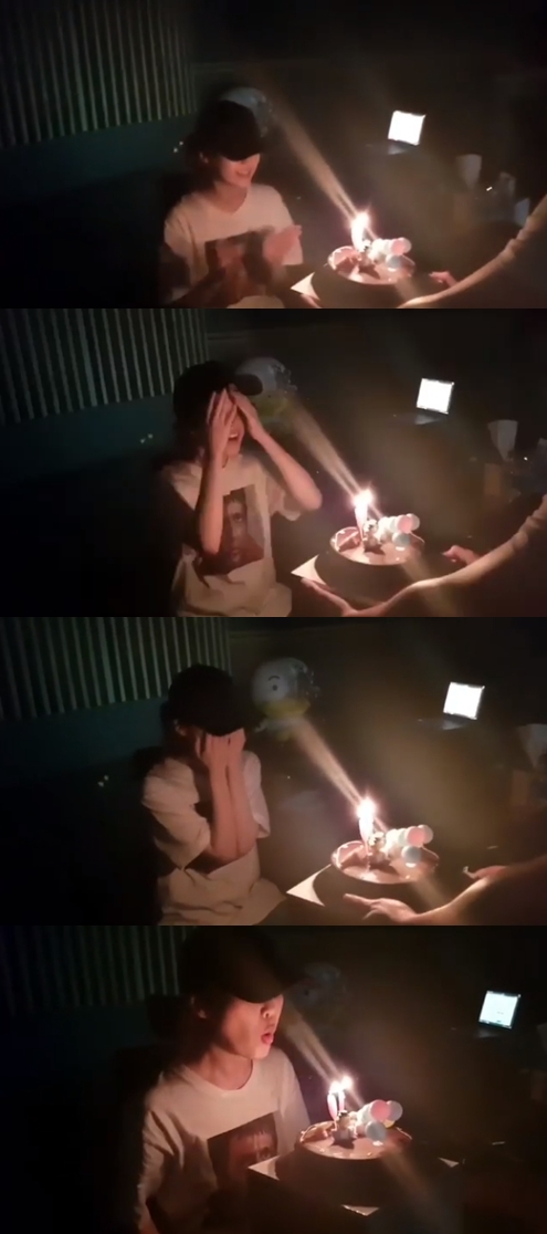 Singer IU expressed his tenth anniversary feelings.IU posted a video on his 19th day with his article Thank you for 10 years, I will work harder for 10 years through his instagram.In the public video, IU agency members celebrated the debut tenth anniversary of IU and held a surprise party.Unexpected, the IU is being impressed and turning off the Candlelight of the cake.IU will hold a 2018 IU tenth anniversary Tour Concert - This Now stage in seven cities in Korea and Asia from late October to December.Photo: IU Instagram