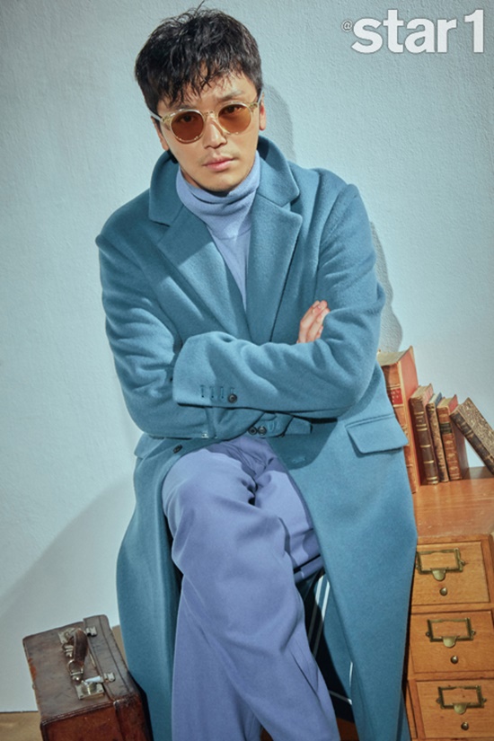 Byun Yo-han, who has always laughed in the best-selling TVN Mr. Shen but made viewers cry and laugh with his sad character Kim Hee-sung, stepped out as the cover model for the October issue of At Style.In an interview with the photo shoot, Byun Yo-han said, I chose Mr. Shen because it was a heavy story.I participated in the work with excitement and care. He said, I was very excited about the character of Hee Sung.I was nervous at first, but now that the filming is over, I am very sad. Also, when asked about Lee Byung-hun and Hyun-seoks shooting, he said, Two words are nagging.It was a time when I could lean a lot on my seniors and learned a lot from my juniors perspective. Kim Hee-sung was a really cool guy.I felt a strong sense of apologizing sincerely, sending someone I love coolly, being able to apologize with genuine shame, being able to laugh without shaking at myself, and the power of this determination. I wanted to express even a few percent of Kim Hee Sung.I am having a pleasant and funny ambassador, but I was sad and lonely even if I was laughing because I was sick and sick in my heart. Byun Yo-han, who likes documentary and takes a lot of pictures of me, because I want to know about people, was a real Kim Hee-sung who didnt miss his daily record.If you become a real editor like in the play, I want to interview my parents, not with their children and parents, but with interviewers and interviews, Byun Yo-han said.I want to ask and record my parents present.  I want to express my gratitude to my parents and the people around me. The story of Mr. Sean Shine, which is left for the last time on September 30, can be seen in the October issue of At Style.Photo = At Style