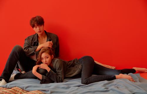 Actor Yang Se-jong and singer Sunmi have vented an overwhelming charisma.On Tuesday, clothing brand Bucharest (BUCKAROO) unveiled a 2018 F/W pictorial with exclusive models Yang Se-jong and Sunmi.In this picture, the two of them created a sensual atmosphere in a smoky jeans released under their respective names, Yang Se-jongDenim and SunmiDenim, in the background of the intense Red Wall.Sunmi, leaning on Yang Se-jongs knee, gave off a fascinating look, and Yang Se-jong also boasted a tough charm, staring at the camera with his hair swept up.The two in the public image took various poses and showed a top-trend relaxedness. The perfect eyes and posture were enough to enhance the perfection of the picture.Meanwhile, Yang Se-jong and Sunmis Bucharest 2018 F/W pictorial can be found in the October issue of fashion magazine Cosmopolitan.Photo  Bucharest Offered