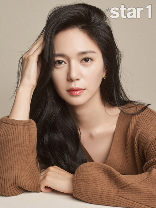 Actor Lee Elijah AvE a different charm to the beauty picture of Natural Mood in the October issue of Star & Style Magazine.Lee Elijah, who was selected as a muse of Beauty brand AvE, launched in October, said, I am always happy to be able to act as a model of AvE, which is the main ingredient of Coconut.I do not AvE to make too much makeup, but it seems to AvE made makeup because of its distinctive features. I want to show my naturalness through this activity. Lee Elijah plays archery player Hye Jin in the movie Xten, which is scheduled to open in the second half of the year.She took a photo shoot to sync her colorful appearance to an athlete character. I did not make up when athletes practiced, so I shot it almost with a person.I just AvE a little base makeup to avoid ultraviolet rays, so I can think of it as a real stranger. When asked if he wanted to get out of the colorful image, he said, I think that I should do my best to a given person rather than breaking the image or creating an image.I think that the image created by showing various aspects through the step-by-step Acting and such images are worthwhile. As for the reason why SBS Running Man appeared frequently in entertainment programs, Yoo Jae-Suk mentioned: I am the senior who helped me adapt to entertainment.It catches interesting points and saves them so that they can stand out.I do not AvE much to do with my daily life, but I laughed a lot while shooting Running Man.I felt that laughter was so beautiful. Meanwhile, Lee Elijahs interview with the Beauty pictorial and candid stories can be found in the October issue of At Style Magazine.