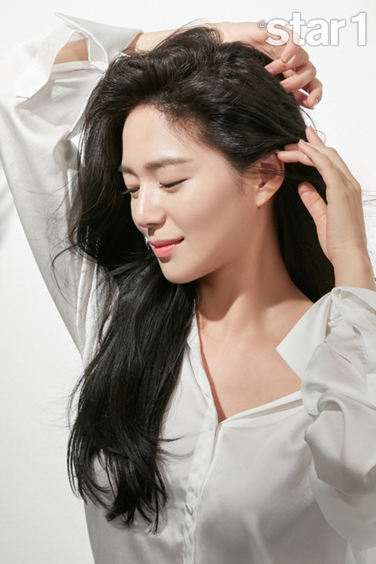 Actor Lee Elijah AvE a different charm to the beauty picture of Natural Mood in the October issue of Star & Style Magazine.Lee Elijah, who was selected as a muse of Beauty brand AvE, launched in October, said, I am always happy to be able to act as a model of AvE, which is the main ingredient of Coconut.I do not AvE to make too much makeup, but it seems to AvE made makeup because of its distinctive features. I want to show my naturalness through this activity. Lee Elijah plays archery player Hye Jin in the movie Xten, which is scheduled to open in the second half of the year.She took a photo shoot to sync her colorful appearance to an athlete character. I did not make up when athletes practiced, so I shot it almost with a person.I just AvE a little base makeup to avoid ultraviolet rays, so I can think of it as a real stranger. When asked if he wanted to get out of the colorful image, he said, I think that I should do my best to a given person rather than breaking the image or creating an image.I think that the image created by showing various aspects through the step-by-step Acting and such images are worthwhile. As for the reason why SBS Running Man appeared frequently in entertainment programs, Yoo Jae-Suk mentioned: I am the senior who helped me adapt to entertainment.It catches interesting points and saves them so that they can stand out.I do not AvE much to do with my daily life, but I laughed a lot while shooting Running Man.I felt that laughter was so beautiful. Meanwhile, Lee Elijahs interview with the Beauty pictorial and candid stories can be found in the October issue of At Style Magazine.
