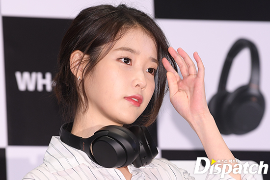 Singer IU attended the Sony Korea new product photo event held at the JW Marriott Hotel Grand Ballroom in Dongdaemun, Seoul on the morning of the 20th.The IU also beautifully digested the comfortably tied hair.like youre not.A pretty IU, even if you tie it up.The atmosphere goddess.Beauty and snowy.