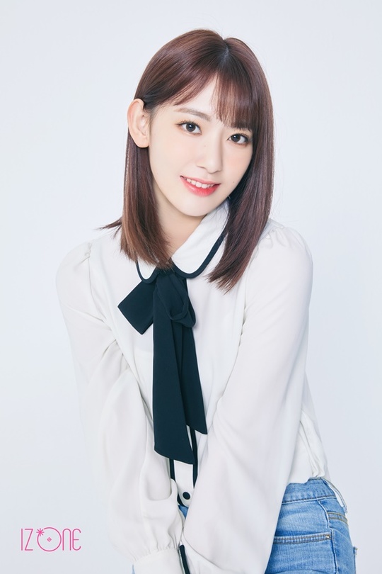 All the personal profile images of the members of the girl group IZWON were released.Aizwon posted a personal official profile photo of three members of Jang Won-young, Miyawaki Sakura and Jo Yu-ri through the official SNS channel on the morning of September 20.The three members wearing jeans in a white blouse top, the same as the profile image of the members released earlier, are captivating their eyes with their own brilliant self-luminous visuals.The three members, including Jang Won-young, who emits a unique atmosphere of the center of Aizwon with a shabang shaman beauty, Miyawaki Sakura, who boasts a perfect visual that is as flawless as a doll, and Jo Yu-ri, who doubles his innocence with a lovely smile, showed off the charm of Maseong through the official profile image.As a result, IZWON has completed the official personal profile image opening of 12 members who have been in operation for four days.The members boast of the beauty of the past, which fixes the attention of many people with only profile photos, and further raised the expectation of fans waiting for their debut.The project girl group Aizwon, which was born through Mnet Survival Program Produce 48, consists of 12 members including Miyawaki Sakura, Jo Yu-ri, Choi Yena, Ahn Yu-jin, Yabuki Nako, Kwon Eunbi, Kang Hye Won, Honda Hitomi, Kim Chae Won, Kim Min-joo and Lee Chae Yeon ...emigration site