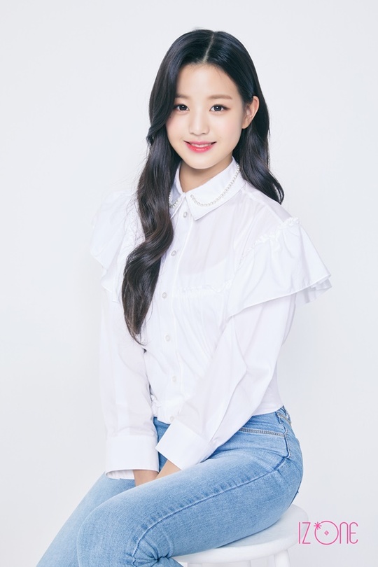 All the personal profile images of the members of the girl group IZWON were released.Aizwon posted a personal official profile photo of three members of Jang Won-young, Miyawaki Sakura and Jo Yu-ri through the official SNS channel on the morning of September 20.The three members wearing jeans in a white blouse top, the same as the profile image of the members released earlier, are captivating their eyes with their own brilliant self-luminous visuals.The three members, including Jang Won-young, who emits a unique atmosphere of the center of Aizwon with a shabang shaman beauty, Miyawaki Sakura, who boasts a perfect visual that is as flawless as a doll, and Jo Yu-ri, who doubles his innocence with a lovely smile, showed off the charm of Maseong through the official profile image.As a result, IZWON has completed the official personal profile image opening of 12 members who have been in operation for four days.The members boast of the beauty of the past, which fixes the attention of many people with only profile photos, and further raised the expectation of fans waiting for their debut.The project girl group Aizwon, which was born through Mnet Survival Program Produce 48, consists of 12 members including Miyawaki Sakura, Jo Yu-ri, Choi Yena, Ahn Yu-jin, Yabuki Nako, Kwon Eunbi, Kang Hye Won, Honda Hitomi, Kim Chae Won, Kim Min-joo and Lee Chae Yeon ...emigration site