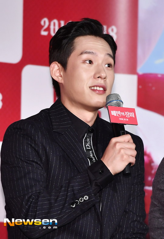Can Son Dam-bi become a Komidi professional actress connecting Kim Soo-mi?On September 20, a report on the production of the movie Rose of Rebellion was held at the entrance of Lotte Cinema Counter.Park Jin-young, actor Kim In-kwon, Jung Sang-hoon, Son Dam-bi and Kim Sung-chul attended the event to introduce the film.Rose of betrayal is a film about a very special day of three men and a woman who have decided to leave behind a sad life history but still want to do it and have a lot of fuss.It is a Komi di material that appeared in a long time and is attracting attention as the first screen starring of Son Dam-bi.First, Kim In-kwon said, I read the scenario and thought it was a Korean hangover.I thought it would be fun to have a lot of things going on overnight and what happens in it, I thought I made a scenario well. Jung Sang-hoon said, It was a good scenario power and a unique genre.Three men who had to make extreme choices were gathered in one place. It was fun there.They will not die, but it is fun to see how to unfold this. The scenario was read at once. In fact, the character itself came attractively, when I read the script, it was read at once, the power of the scenario was great, Son Dam-bi said, while Kim Sung-chul also said, The script was good.I have a lot of things to say here. Of course, I did not have a reason to do it because you did it. Above all, Rose of betrayal is attracting attention as the first screen starring of Son Dam-bi.Son Dam-bi, who introduced his character on the day, said, I have been working on detective for the time being, but this is the first time Komidi has been in full swing.I do not want Komidi to fit me when I see the proposal of Komidi work come in strangely. Son Dam-bi said, I thought it was difficult, but it was an opportunity to get closer and learn a lot because of Kim In-kwon and Jung Sang-hoon brothers.I learned a lot, he said.Actors also praised Son Dam-bi, who said: Usually we learned from Son Dam-bi, the charm of Son Dam-bi.I laughed a lot about why it was so funny to be serious, I learned a lot, Kim In-kwon said, Komidi was cut off and then unearthed Son Dam-bi.Its a young version of Kim Soo-mi, he praised.Even Jung Sang-hoon said, After Kim Soo-mi, Komidi was cut off, and Son Dam-bi took over the baton.It is a laughing sound similar to Kim Soo-mis creepy. Kim In-kwon also said, I thought that the image character was the most important character, but when Son Dam-bi was cast and casted, it was the image in the movie, but the scene atmosphere depends on whether or not there is Son Dam-bi.Jung Sang-hoon also said, We built up Komidi points and made an adverb, but at the end, Son Dam-bi took it all.I told them that Son Dam-bi is not a regular boy, so I told them not to put it under him. In addition, Kim In-kwon said, I took the movie at all. Later, the title of the movie changed to the nickname of Son Dam-bi, Rose of betrayal.Son Dam-bi, who is the first Komidi film to praise such praise, said, The sum is important, and in that respect, my brothers can come out naturally.If you are uncomfortable, the ambassador does not come out well. My brothers, Kim Sung-chul, are the same. I do not want to spread the freedom to do a lot of adverbs when I play. Finally, Jung Sang-hoon said, I can make a joke like a joke that I want to die because my life is so tight.I think our movie is such a movie. It is a funny Komidi movie, though it is based on death.If you laugh, you will think about other things and send a message that you will not be able to sort out the hard work.I hope it will be more enjoyable, said Son Dam-bi, who said, The Rose of betrayal seems to be healing.If you are tired of a tight life, you can enjoy it with pleasure. Because there is a message, our movie is healing.I hope that you will come to see a lot of people looking for healing. Now, he is not a singer, but a movie star. Did Son Dam-bi find another talent called Komidi through Rose of betrayal.The Rose of the Rebellion, which can see the unexpected Komidi performance of Son Dam-bi, will be released on October 18.Park Beautiful / Lee Jae-ha