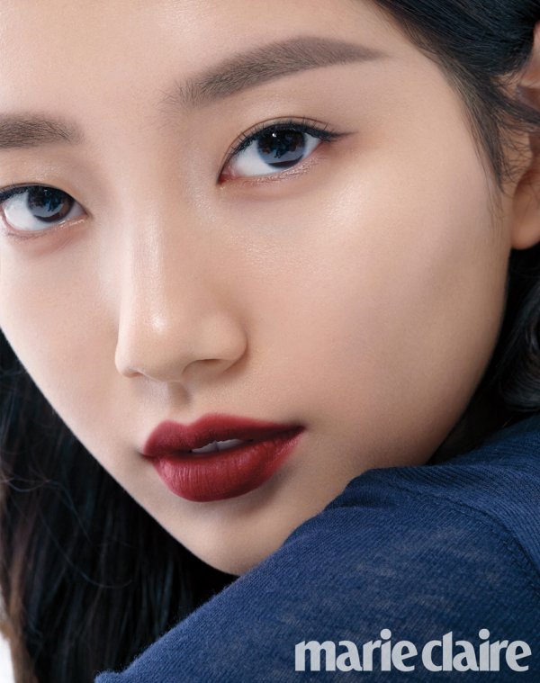<p>Singer and actor Bae Suzy made an intense makeup photo collection.</p><p>In the gravure Bae Suzy is like a construction paper, red, coral, P! nk, Burgundys four mat lip colors and intense eye makeup were completely digested. The cover that appeared wearing an intense red suit diverged chic and attractive charm.</p><p>In an interview carried out afterwards, Bae Suzy asked the secret of skin care Ask frequently mask pack at home care, use mainly mild products with less stimulation without touching skin maximally by hand I released the secret law.</p><p>Photo collections and images incorporating Bae Suzy s quirky charm can be seen on the Korean Independent Animation Film Festival October issue and on the Korean Independent Animation Film Festival website.</p>