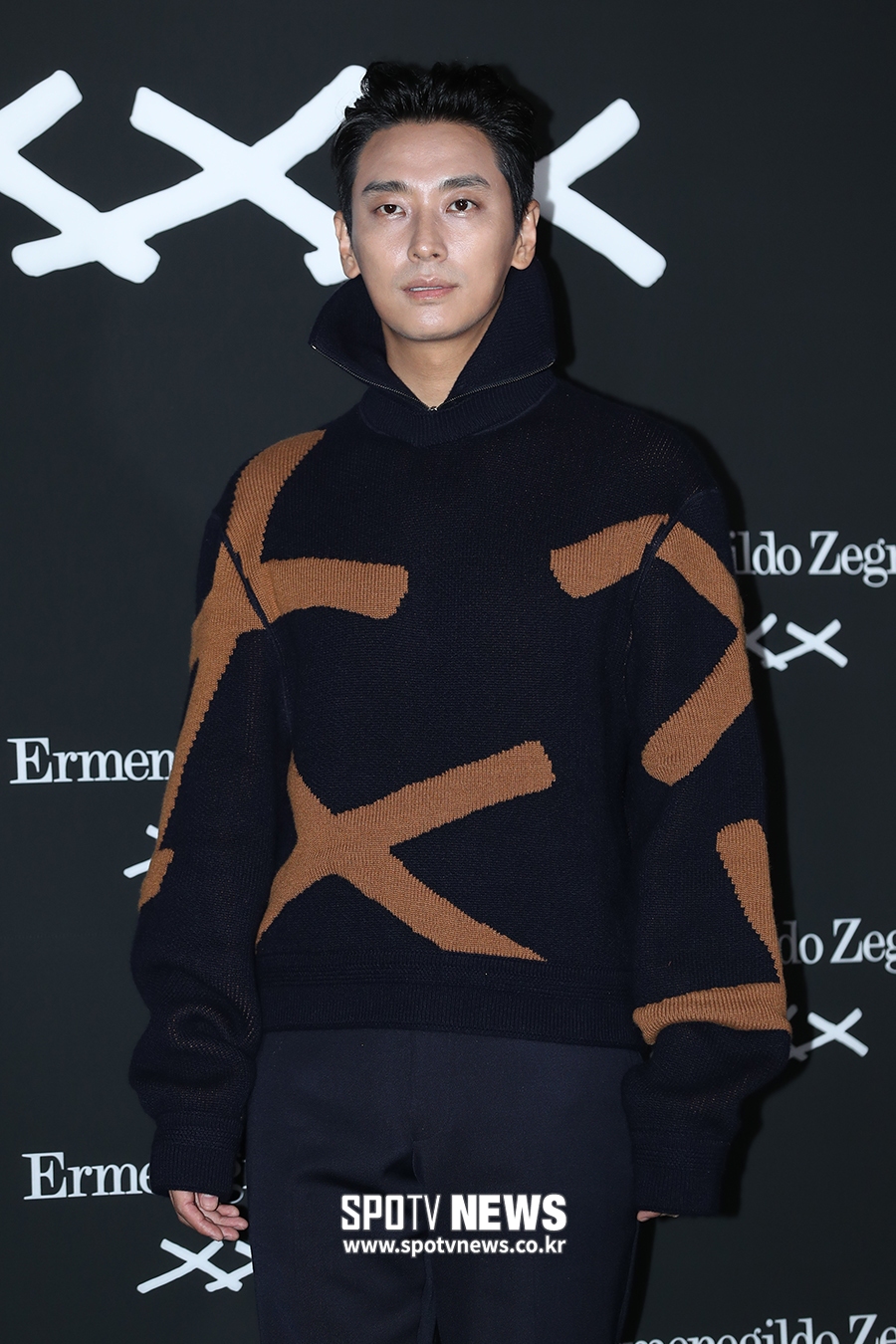 Hermenezildo Zegna XX The Collection launch event Photo Wall Event was held at the Es Factory in Seongsu-dong, Seongdong-gu, Seoul on the afternoon of the 20th.Actor Ju Ji-hoon poses.