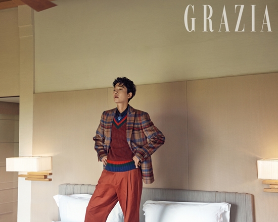 Jung Kyung-hos picture, which was well received for stable acting through the drama Life on Mars, was released.In this photo released by the womens magazine Gorizia, Jung Kyung-ho directed a colorful fashion god in the background of the resort located in Bali Nusadua.It was a modern, simple shirt and a classic design of a McCourt, and it was a fashionista with a colorful graphic design jacket and knit.Through an interview that was released together, I think that we are all very good because we are all good, rather than feeling good after shooting.I am so grateful that I have been able to work with these people so much these days.It is the second work with Lee Jung-hyo, and I think that I can meet this team again as I am happy and happy. Jung Kyung-hos interview and picture with passion for acting and affection for the surrounding people can be seen through the October issue of Gorizia.Photo = Gragorizia