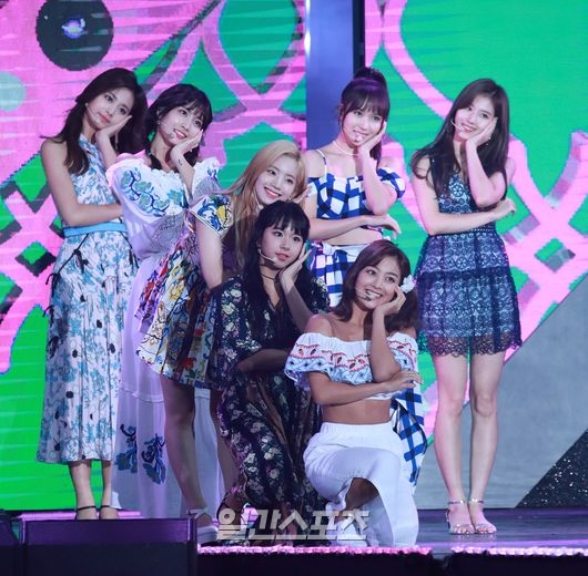 Popular Idols such as Sunmi, TWICE, BLACKPINK and Monstarrr X have been on a honey-like holiday for the Chuseok holiday.Idol also had a vacation to spend with his family on busy schedules; Sunmi has an overseas schedule, but will spend time with his family around Haru.TWICE, which is busy traveling both at home and abroad, is also on vacation and is with his family. BLACKPINK has only Haru schedule during Chuseok holidays.JYP Entertainment and YG Entertainment said, I did not schedule Miri to spend with my family during Chuseok holidays.Monstarrr X has also been on a long-term vacation. There is no schedule during the Chuseok holiday season. There is no official schedule, said Starship Entertainment.I kept vacating my family to spend time with my family during the Chuseok holiday, and Monstarrr X, who had been busy with overseas schedules recently, will take a rest. Singers, who had already scheduled for the Chuseok holiday season, spent time with the Miri family before the holiday; GOT7, who has recently made a comeback, pulled the Chuseok holiday Miri.GOT7s agency said, I am scheduled for the holidays because of the dark, and I have not been able to rest during the holiday season.BTS, who are busy with the World Tour and United States of America schedule, will also be with members this holiday.Each of them had sent enough time before the holidays.An official from the entertainment industry said, In the holiday, not only singers but also staff members of the agency do not schedule for as long as possible to send a time with their family. If the schedule, performance, and picture schedule are not Miri, I give it. 