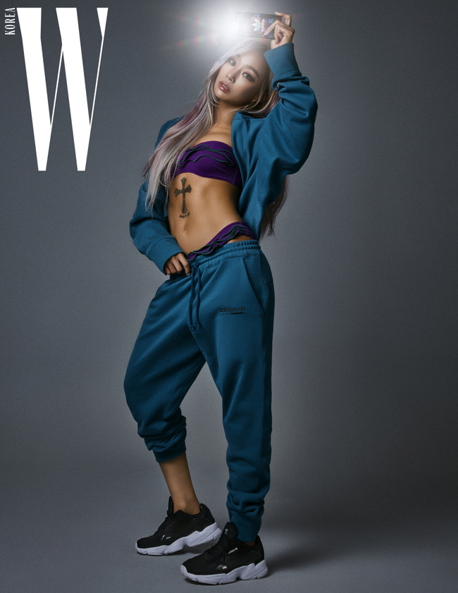 Fashion magazine W Korea October issue released a picture with Singer Hyorin on the 21st.