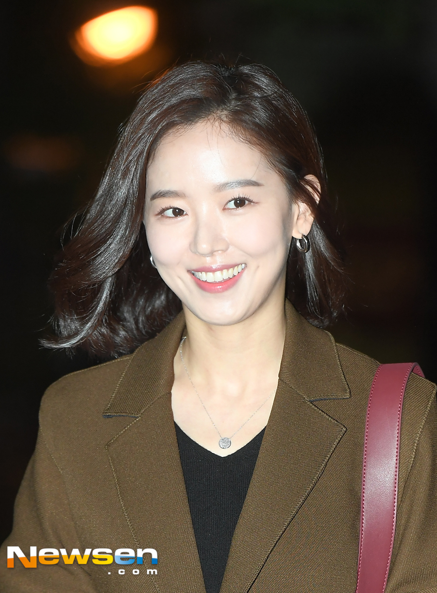 TVN drama Knowing Wife Jongbang Yeon was held at Yeouido store in Yeongdeungpo-gu, Seoul on the afternoon of September 20th.Kang Han Na attended the ceremony.On the other hand, Knowing Wife starring Ji Sung, Han Ji-min, Kang Han Na, Jang Seung-jo, Cha Hak Yeon (Bix N), and Park Hee-bong will end at the end of the 16th broadcast on the 20th.Jung Yoo-jin