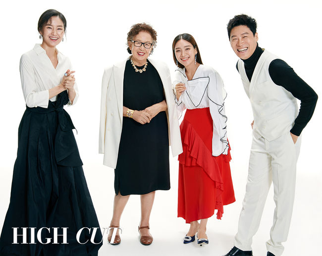 Ten Blue Dragon Film Awards winners in 2017 and 2016 featured the cover of the magazine Hycutt.Kang-Ho Song Na Moon-hee Jin Seon-gyu Kim So-jin D.O.Choi Hee-seo Lee Byung-hun Park So-dam Park Jung-min Kim Tae-ri and 10 national actors released a Blue Dragon Film Awards commemorative photo through a star style magazine Hycutt pictorial published on September 20.Kang-Ho Song and Lee Byung-hun showed off a brochemy that was just a sight, and Na Moon-hee stood in front of the camera with a shy smile like a girl.Lee Byung-hun, a faint couple of Mr. Sunshine, and Kim Tae-ris couple cut off the drama and leave a heartbreaking afternoon.Park Jung-min and Park So-dam showed off a chic couple of unique couples, and D.O. gave an overwhelming atmosphere with deep and calm eyes.Kang-Ho Song, who won the Academy Awards as a taxi driver at the 38th Blue Dragon Film Awards in 2017, recounted the implications the Awards gave to Actor.I am very grateful and sorry if I get a prize.There are candidates who have come together, or the director, producer, and numerous actors who worked together to make the work, and they enjoy this kind of glorious alone.The Awards think that it gives Actor courage rather than joy, but it is meaningful that if you try your best, you can get encouragement, and that you have such strength. When asked about the awards that will touch the Academy Awards at the Blue Dragon Film Awards this year, he said, There are many really good actors and competition seems to be fierce this year.I dont know who Im going to be, but Im not going to be thrilled waiting. Fortunately, Im very comfortable because Im only attending this years awards.Na Moon-hee, who won the Best Actress Award for I Can Speak at the 38th Blue Dragon Film Awards in 2017, asked, What does Blue Dragon Film Awards mean in acting life?If I had given the awards at the time I thought, Shouldnt I be on a prize by this time? I would not have thought so.I was so glad to have given you such a big prize at the age of delight in the award, and I was so glad to say it, and I was so grateful to the sky.Lee Byung-hun, who won the Academy Awards as Insiders at the 37th Blue Dragon Film Awards in 2016, said in an interview, Because there was a good performance of better actors, but in fact there was no poisonous relationship with the Blue Dragon Film Awards.I think I was happier than ever after the awards. When asked about the Korean movie, which celebrates its 100th anniversary next year, he said, When we talk about Korean movies with filmmakers we met abroad, we raise our thumbs on the diversity of Korean films, novel story structures, and unpredictable developments.I think it is a way for Korean movies to grow and be loved by many people by constantly making experimental attempts that others have not done. D.O., who won the Newcomer Award for Brother at the 38th Blue Dragon Film Awards in 2017, said, I would like to thank you once again for giving me a new person award that I can only receive once. I feel like growing every time I finish a work.I feel a lot after I finished shooting Swing Kids this time, about my acting, and about me.I feel a lot of joy and wonder that I have not seen what I did while working on it. I hope that I will be able to find such a figure and grow even more through my work.I will try harder in the future, he said.Kim Tae-ri, who won the New Actress Award at the 37th Blue Dragon Film Awards in 2016, gave a feeling that he would show him growing up like a young lady at the time of the awards.Asked how much he seemed to have grown now, he said, In fact, I did not think about how much did I grow now?I think that such things are naturally revealed even if they do not define them. I just try to do my best to be given. As for the Korean movie, It would be nice if there were a lot of movies of various colors from the standpoint of one audience.I think it would be better if I could be together. The Blue Dragon Film Awards, which marks its 39th anniversary this year, are scheduled to take place in late November.The Blue Dragon Film Awards 10 pictorials and interviews can be found in Hycutt 228 published on September 20.Hycutt