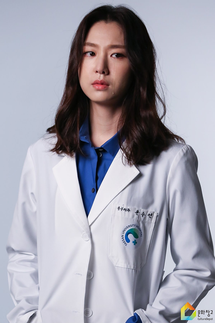 Actor Seo Ji-hye predicted a different appearance in Thoracic Surgery.The SBS new drama Thoracic Surgery: Doctors Who Stealed the Heart (hereinafter referred to as Thoracic Surgery), which will be broadcast first on the 27th, is a drama about the story of desperate thoracic surgeons in a dilemma where two lives are a single Heart, a mission as a doctor and a story as an individual collide.Seo Ji-hye played the role of Yoon Soo-yeon, the heroine, who was filled with pride that Surgeon, who catches a knife if he is a doctor, and the thoracic surgeon who puts a knife on his Heart is the best.He is the one who plays an important role in the conflict while making different choices from Park Tae-soo (Ko Su-min) and Choi Seok-han (Um Ki-jun) as the occasion to create a dilemma situation.The expectation of her unusual acting transform is already rising.She has accumulated a solid acting through various works before, and she is loved as an actor with a unique charm, a hot-rolled and unique atmosphere that makes the house theater hot.In particular, Seo Ji-hye turned from the drama Avatar of Jealousy to a cold-beauty announcer, capturing attention with her charm of Girl Crush.He then proved once again that he is an irreplaceable actress by radiating the characters unique cold-blooded charisma through the Black Knight.She is a woman who has imprinted herself on the public with colorful transforms, so she is also focusing attention on the different aspects to be shown in this work.So, Seo Ji-hye, who is about to broadcast the first episode of Thoracic Surgery, said, It is the biggest homework to express characters every time I do my work.I want to show you how to do your best without being concerned about the results. Meanwhile, Thoracic Surgery: Doctors Who Stealed the Heart will be broadcast for the first time on the 27th.