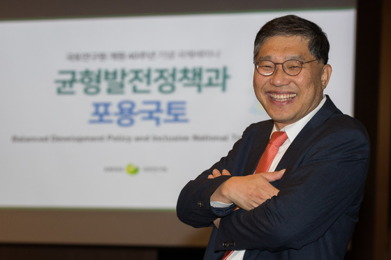 강현수 국토연구원장이 17일 서울 중구 대한상의에서 뉴스1과 인터뷰하고 있다. 2018.9.17/뉴스1 © News1 유승관 기자