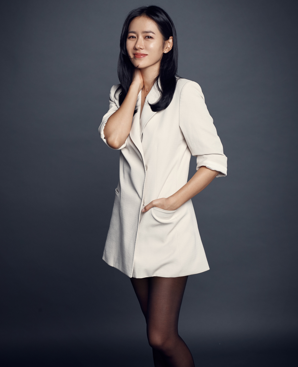 Son Ye-jin reveals why he carried out a bob hairstyleActor Son Ye-jin, who starred in the movie Movie - The Negotiation (director Lee Jong-seok), mentioned the points where Movie - The Negotiation was worried about playing the character in a recent interview.Movie - The Negotation, which was released on September 19 and is being praised, is a crime entertainment film in which the worst hostage situation ever occurred in Thailand and the crisis Movie - The Negotation begins the movie - The Negotation of the life of Ha Chae Yoon to stop the hostage-taker Min Tae-gu within the time limit.In Movie - The Negotiation, Son Ye-jin played the first domestic film to have a job called Movie - The Negotiation.It was like a challenge to Son Ye-jin because it was a profession I have never seen anywhere.Son Ye-jin said, I have never talked to the actual Movie - The Negotiation, but the director has noticed a lot of things before.Actually, there are police officers specializing in Movie - The Negotiation in our country, so I met them and heard about them and said that there was someone who actually helped them.The director told me about it and gave me a book.Movie - The Negotiation Theory, Movie - The Negotiation I gave you about four books about the Negotiation, and I indirectly experienced Movie - The Negotiation, he introduced the process of creating characters.Ha Chae-yoon, played by Son Ye-jin, is a man full of humanity before he was Movie - The Negotation: a cool, yet humane cop.No matter how easy Son Ye-jin was to express such a character.Son Ye-jin said, The character Ha Chae-yoon has a job called Movie - The Negotiation, but he is a human figure.How do you feel like Ha Chae-yoon, who was first encountered in the scenario, or a police officer, Movie - The Negotiation, can be more attractive and more sympathetic, and make your sense of duty as a professional.I was worried about finding the contact point because I did not have the charm to go with just the sense of justice unconditionally. The director said that the actual Movie - The Negotiations are much closer to the hostages and there are many points that make sense.The mind goes further to the hostage takers side: when you talk about them, you listen to them and you do Movie - The Negotiation.I think that the focus of the character Ha Chae-yoon is more on how human and hot he is. He had made a lot of effort outwardly, and now Hair was growing up, but he turned into a hairstyle to make professional police characters more realistic at the time.Son Ye-jin, who decided to appear in the melodrama Im going to see you now, but who is known to have made a bold bob, said, I imagined that he was acting with his long hair as he happened to be first.When I put on a police uniform or a shirt with long hair, I put a net on Hair, but I did not like the appearance of catching the character by that alone. No one told me to cut it.But I do not want to answer this, so I just cut it because it is big for external changes even in such a part. I cut it shorter than I thought, but I had to keep it, because its happening in 12 hours, but it was so fast that Hair was long that I had to keep trimming.Son Ye-jin, who started filming Movie - The Negotation after shooting Im going to meet you now, said, The result was fortunate that I should have given a conversion point because it was a past and present story.In fact, the director of Im going to see you now wanted a long hair, but anyway, I am glad that it is more natural to put a hair on I am going to meet now .Above all, Movie - The Negotiation is attracting attention as a different shooting technique called dual shooting.Movie - The Negotation is a movie that gives a different kind of fun by leading the drama with the 1:1 real-time confrontation between the Movie - The Negotation and the hostage.So Son Ye-jin and Hyun Bin had to watch each other through the monitor without facing each other directly.Son Ye-jin, who has a considerable acting career, was also surprised by the strange shooting method.Watching the scenario, someone would shoot first or mix in the middle, and see it on the monitor? I imagined how to shoot it.Anyway, I never heard of it, I did not think it was because I did not imagine it, but when I told him how to shoot it later, I decided to do it.It wasnt clear then; the filming teams must have been afraid that we were writing all the techniques we didnt do that much in all the gods we do.It was a strange and difficult task, as expected. I met and took a test, but I didnt know.Anyway, it looks like a monitor, so I can not see all the subtle things that actually breathe and shake my eyes.I was worried about it, but I had to sit at my desk and face my opponent and take it step by step from start to finish. I was worried that I could lose my breath even if I missed a little tension.As the story progressed, I had to keep my breath extreme, but I was tired. I had to breathe until the end of the movie.Suddenly, if you have a little energy or get tired, I thought that those who watch movies will be immersed in the moment and the immersion will fall.I thought it would be a big deal, so I looked at my breathing again, but it was not that when I saw it the day before.However, if you keep up, it is difficult because there is no control of the strength, so I thought, At this moment, Ha Chae-yoon should be more cool.I took a month and a half, but it was really hard to control and maintain my emotions. Unlike concerns, Movie - The Negotiation is a real-time dual shot that has succeeded in conveying a vivid sense of reality that reminds us of the actual situationbak-beauty