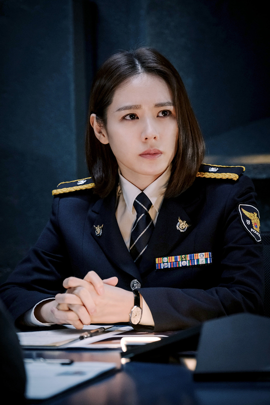 Son Ye-jin reveals why he carried out a bob hairstyleActor Son Ye-jin, who starred in the movie Movie - The Negotiation (director Lee Jong-seok), mentioned the points where Movie - The Negotiation was worried about playing the character in a recent interview.Movie - The Negotation, which was released on September 19 and is being praised, is a crime entertainment film in which the worst hostage situation ever occurred in Thailand and the crisis Movie - The Negotation begins the movie - The Negotation of the life of Ha Chae Yoon to stop the hostage-taker Min Tae-gu within the time limit.In Movie - The Negotiation, Son Ye-jin played the first domestic film to have a job called Movie - The Negotiation.It was like a challenge to Son Ye-jin because it was a profession I have never seen anywhere.Son Ye-jin said, I have never talked to the actual Movie - The Negotiation, but the director has noticed a lot of things before.Actually, there are police officers specializing in Movie - The Negotiation in our country, so I met them and heard about them and said that there was someone who actually helped them.The director told me about it and gave me a book.Movie - The Negotiation Theory, Movie - The Negotiation I gave you about four books about the Negotiation, and I indirectly experienced Movie - The Negotiation, he introduced the process of creating characters.Ha Chae-yoon, played by Son Ye-jin, is a man full of humanity before he was Movie - The Negotation: a cool, yet humane cop.No matter how easy Son Ye-jin was to express such a character.Son Ye-jin said, The character Ha Chae-yoon has a job called Movie - The Negotiation, but he is a human figure.How do you feel like Ha Chae-yoon, who was first encountered in the scenario, or a police officer, Movie - The Negotiation, can be more attractive and more sympathetic, and make your sense of duty as a professional.I was worried about finding the contact point because I did not have the charm to go with just the sense of justice unconditionally. The director said that the actual Movie - The Negotiations are much closer to the hostages and there are many points that make sense.The mind goes further to the hostage takers side: when you talk about them, you listen to them and you do Movie - The Negotiation.I think that the focus of the character Ha Chae-yoon is more on how human and hot he is. He had made a lot of effort outwardly, and now Hair was growing up, but he turned into a hairstyle to make professional police characters more realistic at the time.Son Ye-jin, who decided to appear in the melodrama Im going to see you now, but who is known to have made a bold bob, said, I imagined that he was acting with his long hair as he happened to be first.When I put on a police uniform or a shirt with long hair, I put a net on Hair, but I did not like the appearance of catching the character by that alone. No one told me to cut it.But I do not want to answer this, so I just cut it because it is big for external changes even in such a part. I cut it shorter than I thought, but I had to keep it, because its happening in 12 hours, but it was so fast that Hair was long that I had to keep trimming.Son Ye-jin, who started filming Movie - The Negotation after shooting Im going to meet you now, said, The result was fortunate that I should have given a conversion point because it was a past and present story.In fact, the director of Im going to see you now wanted a long hair, but anyway, I am glad that it is more natural to put a hair on I am going to meet now .Above all, Movie - The Negotiation is attracting attention as a different shooting technique called dual shooting.Movie - The Negotation is a movie that gives a different kind of fun by leading the drama with the 1:1 real-time confrontation between the Movie - The Negotation and the hostage.So Son Ye-jin and Hyun Bin had to watch each other through the monitor without facing each other directly.Son Ye-jin, who has a considerable acting career, was also surprised by the strange shooting method.Watching the scenario, someone would shoot first or mix in the middle, and see it on the monitor? I imagined how to shoot it.Anyway, I never heard of it, I did not think it was because I did not imagine it, but when I told him how to shoot it later, I decided to do it.It wasnt clear then; the filming teams must have been afraid that we were writing all the techniques we didnt do that much in all the gods we do.It was a strange and difficult task, as expected. I met and took a test, but I didnt know.Anyway, it looks like a monitor, so I can not see all the subtle things that actually breathe and shake my eyes.I was worried about it, but I had to sit at my desk and face my opponent and take it step by step from start to finish. I was worried that I could lose my breath even if I missed a little tension.As the story progressed, I had to keep my breath extreme, but I was tired. I had to breathe until the end of the movie.Suddenly, if you have a little energy or get tired, I thought that those who watch movies will be immersed in the moment and the immersion will fall.I thought it would be a big deal, so I looked at my breathing again, but it was not that when I saw it the day before.However, if you keep up, it is difficult because there is no control of the strength, so I thought, At this moment, Ha Chae-yoon should be more cool.I took a month and a half, but it was really hard to control and maintain my emotions. Unlike concerns, Movie - The Negotiation is a real-time dual shot that has succeeded in conveying a vivid sense of reality that reminds us of the actual situationbak-beauty