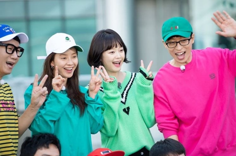 SBS Running Man members gave a cute smile to Chuseok.On September 23, the official Instagram of Running Man posted a photo with the article Do not be a behind-the-scenes photo because it looks beautiful and looks beautiful!The photos show the members of the Running Man wearing colorful costumes. The bright smiles of members such as Yoo Jae-seok, Kim Jong-guk, Lee Kwang-soo and Haha attract attention.The members cheerful atmosphere is also outstanding.The fans who responded to the photos responded such as It is so cute, It is lovely and Send Chuseok well.delay stock