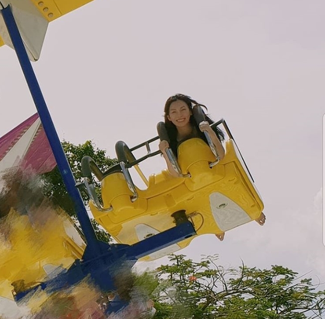A happy time for Kim So-yeon has been captured.Actor Kim So-yeon posted a picture of himself on his ride on his Instagram page on September 23.Kim So-yeon in the picture is smiling all over the place in a dizzying ride, and the self-luminous beauty that does not catch the eye even when the wind blows.The netizens who encountered it said, Is not your sister so cute?, It looks like an old photo. It is cute., I feel good because I am looking at pictures.Thanks to my sister, I think I will send Happy Chuseok,  Have a happy Chuseok with my loved ones,  I envy you because you look so happy,  It looks like a CF scene,  It looks like a girl, and This is a perfect ear yomina. bak-beauty