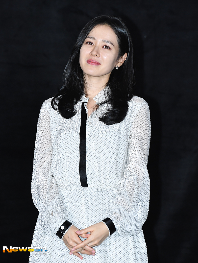 The movie Movie - The Negotiation stage greeting was held at CGV Yeongdeungpo-dong, Yeongdeungpo-gu, Seoul on the afternoon of September 23.Actor Son Ye-jin attended the ceremony.Meanwhile, Movie - The Negotation (director Lee Jong-seok) starring Son Ye-jin, Hyun Bin, Kim Sang-ho, Young-nam Jang, and Jang Gang, is the worst hostage in Thailand, and the crisis Movie - The Negotation is Ha Chae-yoon - It is a crime entertainment movie that starts The Negotiation.The praise show.yun da-hee