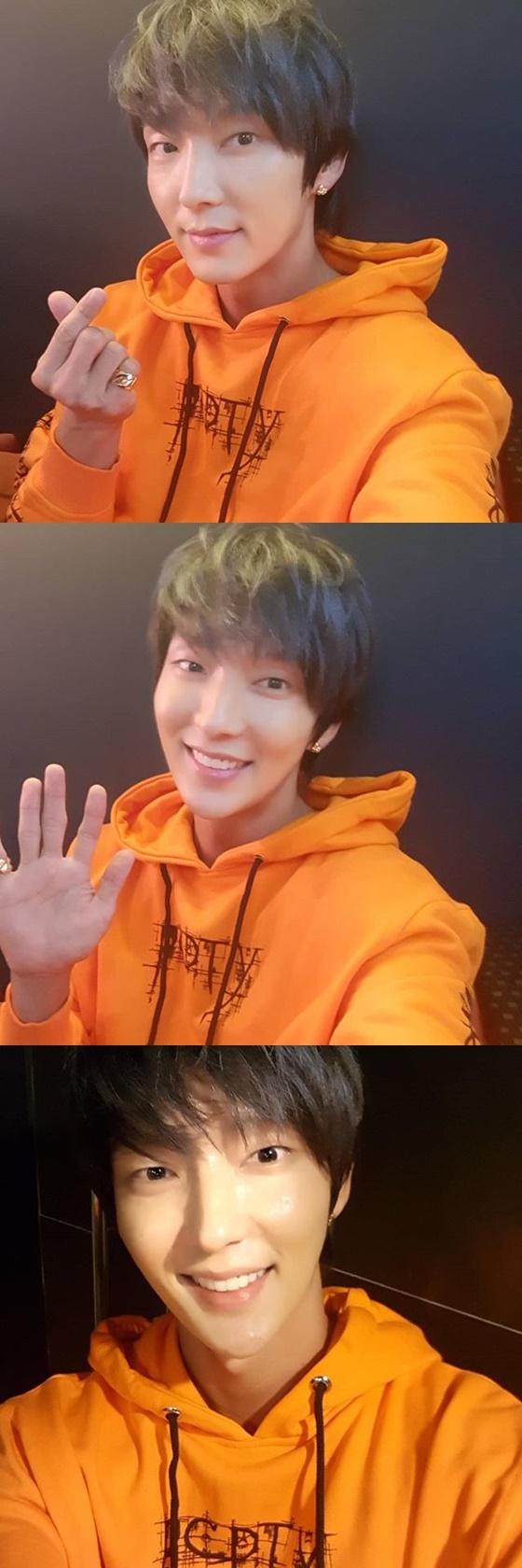 Lee Joon-gi posted several photos on his instagram on the 23rd, along with an article entitled Send a pleasant and rich Chuseok with your family ~ I always wish you strength and health.Lee Joon-gi in the public photo is staring at the camera with a smile, and is also seen posing as Hart, V (V).Many netizens who responded to this responded such as Be happy!, It is cute and I have a lot of delicious food.Meanwhile, Lee Joon-gi received a lot of love for playing Bong Sang-pil in the cable channel tvN drama Unlawful Lawyer which last May.