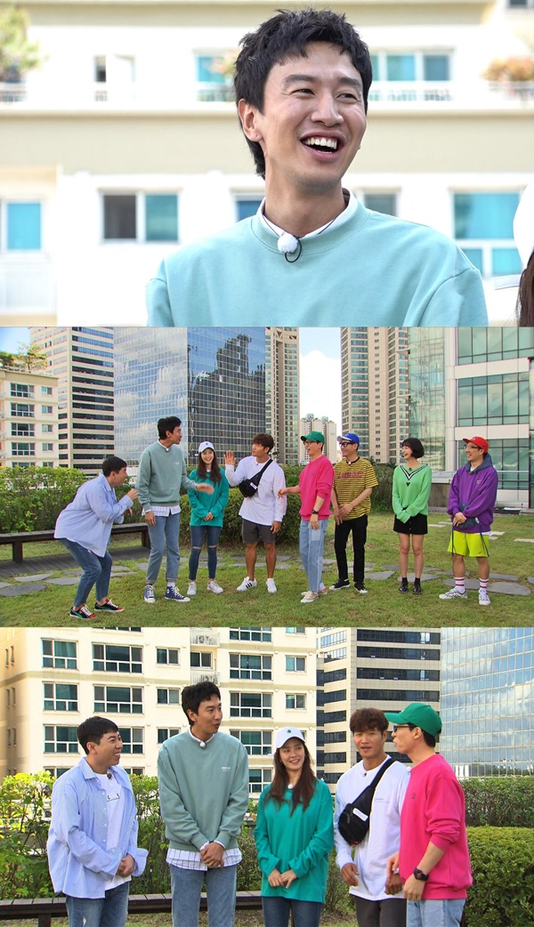 Actor Lee Kwang-soo was humiliated by his best friend Song Jung-ki.On SBS Running Man, which will be broadcast on the 23rd, the story of actor Lee Kwang-soos humiliation with questioning by Song Jung-ki will be revealed.In a recent recording, there was a talk about Lee Kwang-soo, who became a hot topic by appearing as a special guest of actor Song Jung-kis 10th anniversary fan meeting.At that time, Lee Kwang-soo was a big topic as he attended a fan meeting, showing off his loyalty even in a busy schedule as a best friend of the entertainment industry.However, the members laughed with a cute tease about Lee Kwang-soo, the official middle-aged friend of the Running Man, rather than the warmth. In particular, Yoo Jae-seok told Song Jung-ki, I am in the middle of the year.You will not be long enough to go long, he said, Song Jung-ki, forever! Lee Kwang-soo, who is also unhappy with other members, added, Thank you to the middle age!On the other hand, the secret of the bag that lasted last week is finally revealed on todays broadcast.The members struggle race to unravel the secret of the bag can be found on Running Man, which is broadcasted at 4:50 pm on Sunday, 23rd.