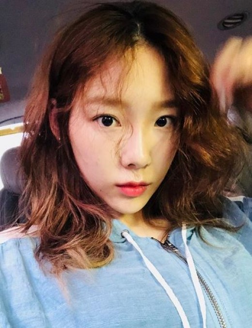 Girls Generation Taeyeon reveals recent statusTaeyeon posted a photo on her Instagram page on Sunday afternoon with an article entitled Danggu Mommy Day.In the photo, Taeyeon is digesting his perm head. Nevertheless, his young face attracts attention.The netizens who watched this are responding such as Pretty, Cute, Where is my mother like this and Mary Chuseok.